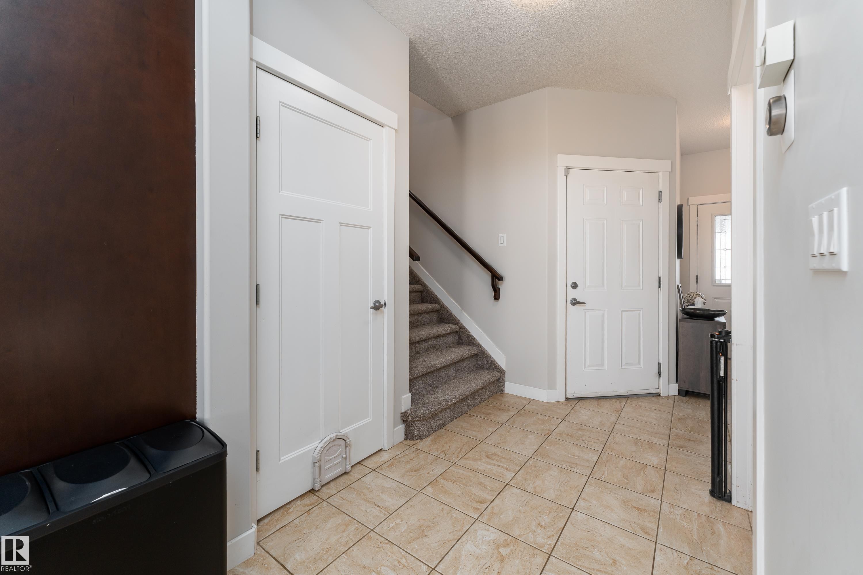 16805 55 Street Nw, Edmonton, AB - Indoor Photo Showing Other Room