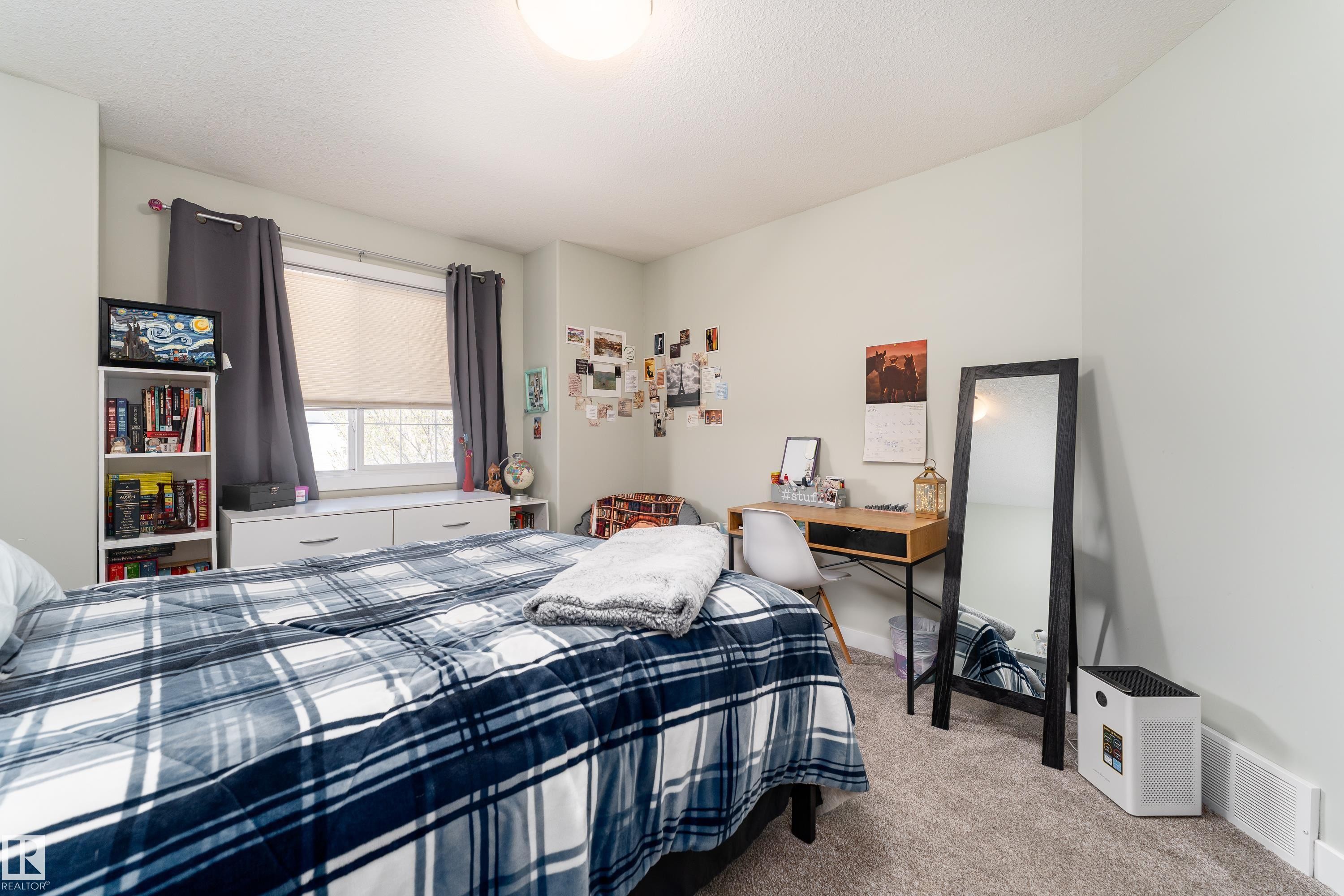 16805 55 Street Nw, Edmonton, AB - Indoor Photo Showing Bedroom