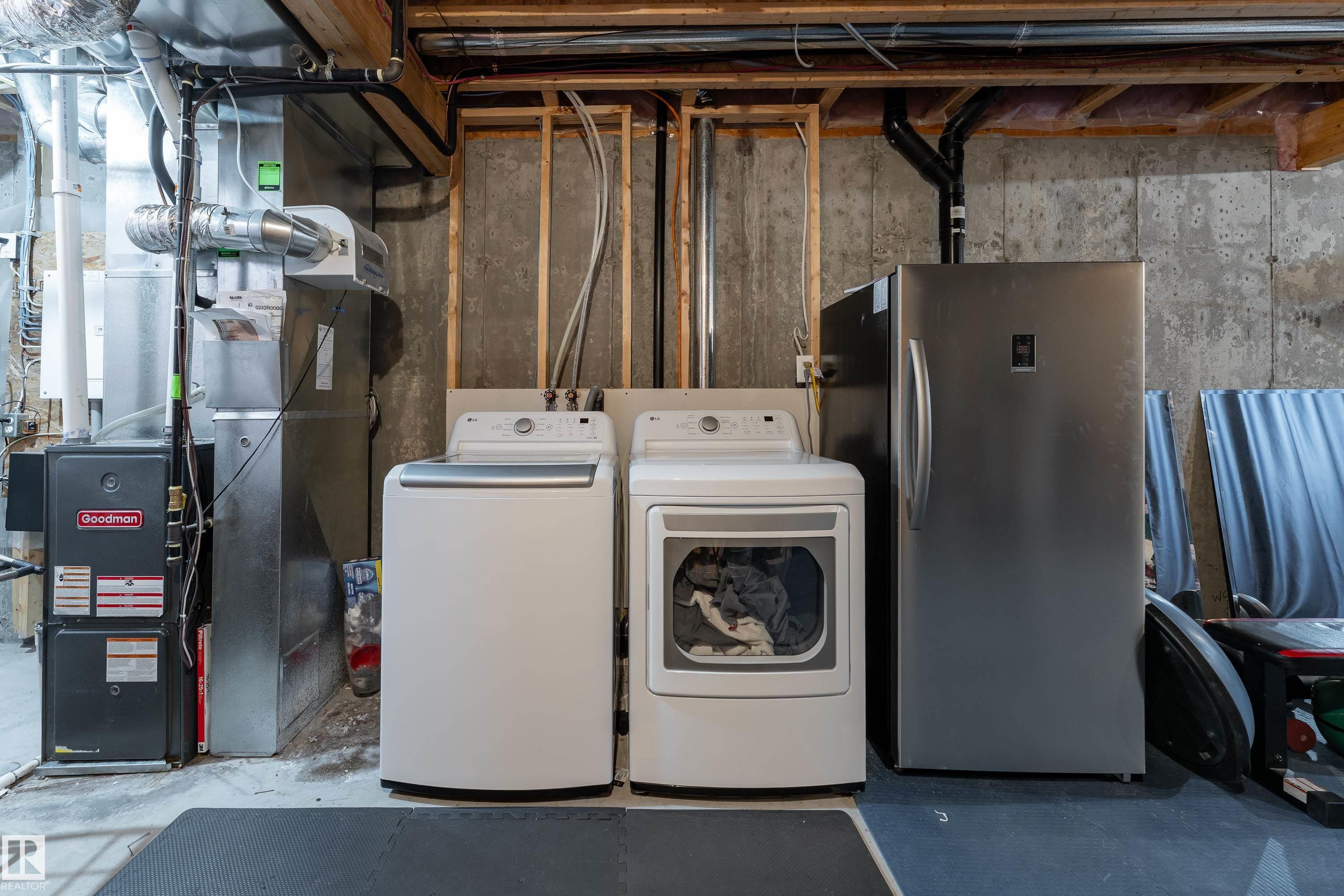16805 55 Street Nw, Edmonton, AB - Indoor Photo Showing Laundry Room