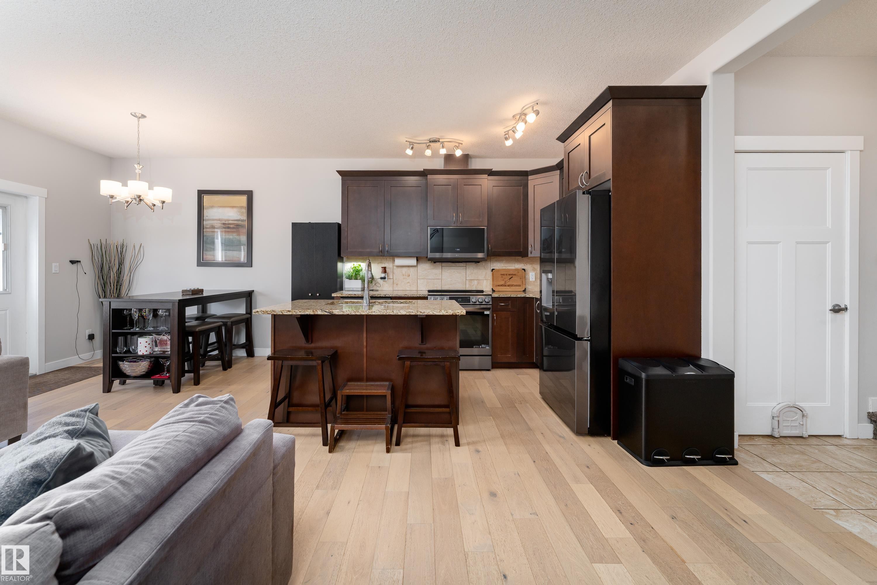 16805 55 Street Nw, Edmonton, AB - Indoor