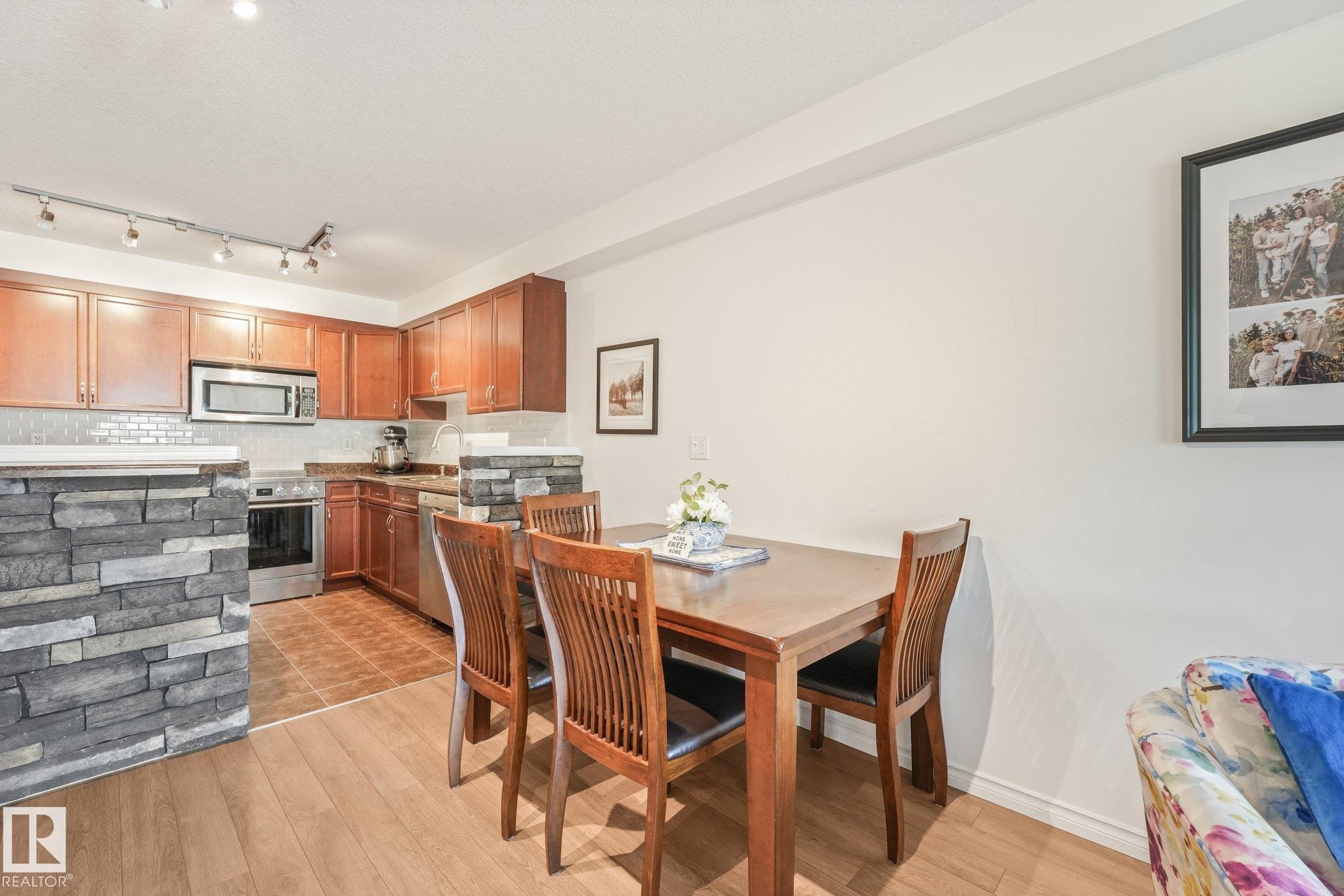 #209 1589 Glastonbury Bv Nw, Edmonton, AB - Indoor