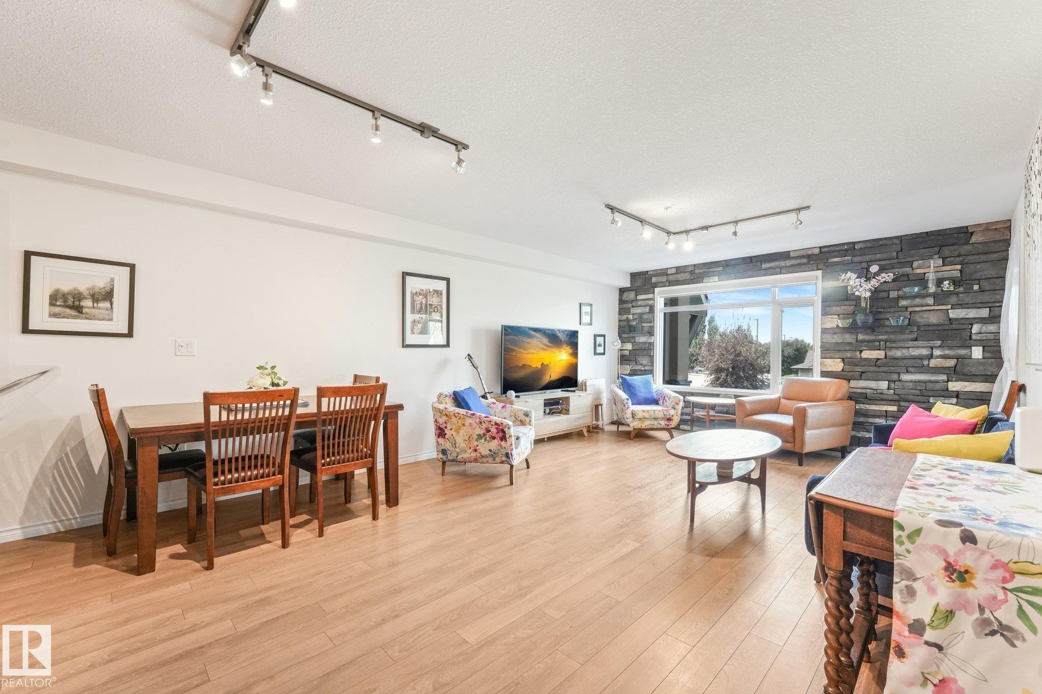 #209 1589 Glastonbury Bv Nw, Edmonton, AB - Indoor