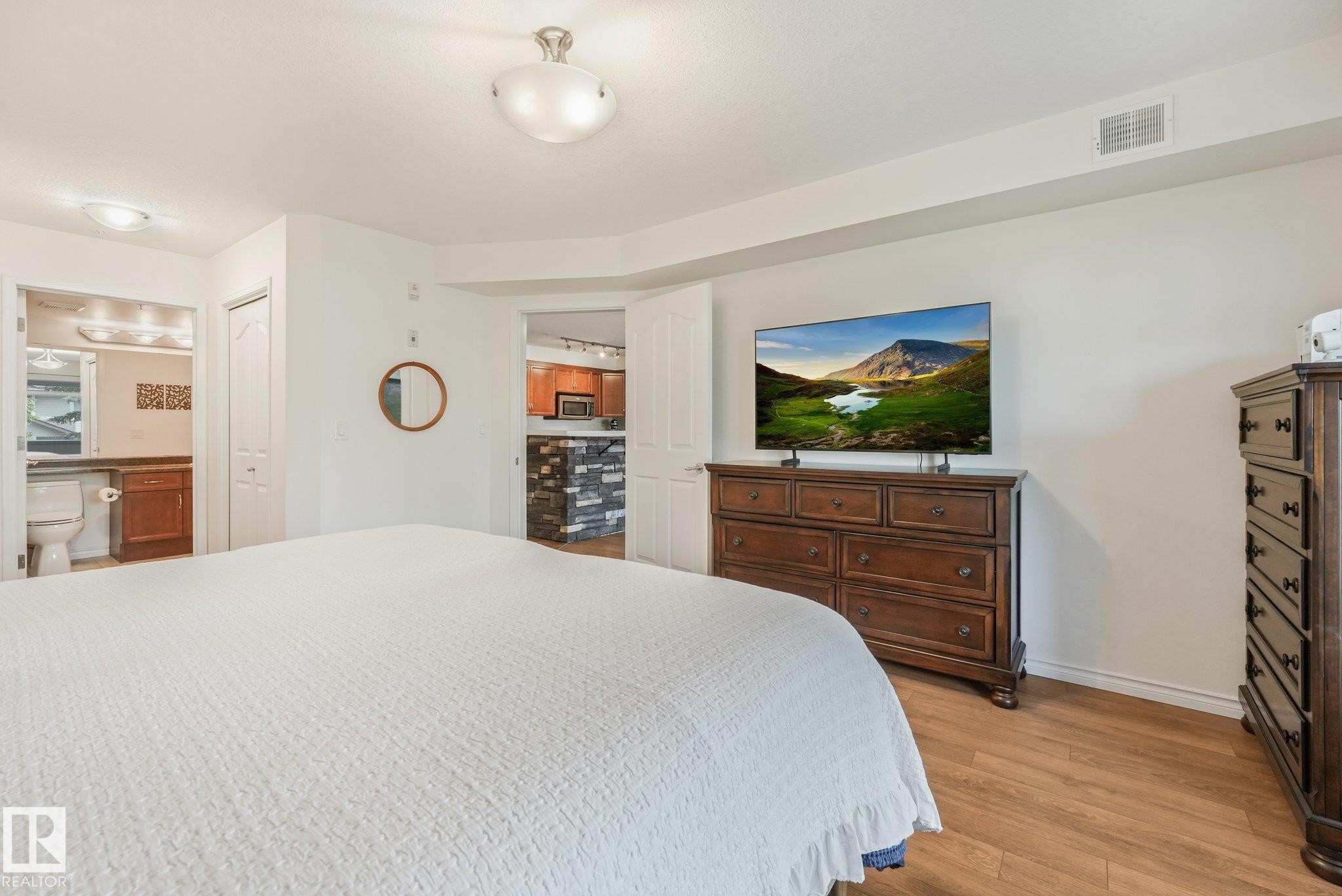 #209 1589 Glastonbury Bv Nw, Edmonton, AB - Indoor Photo Showing Bedroom