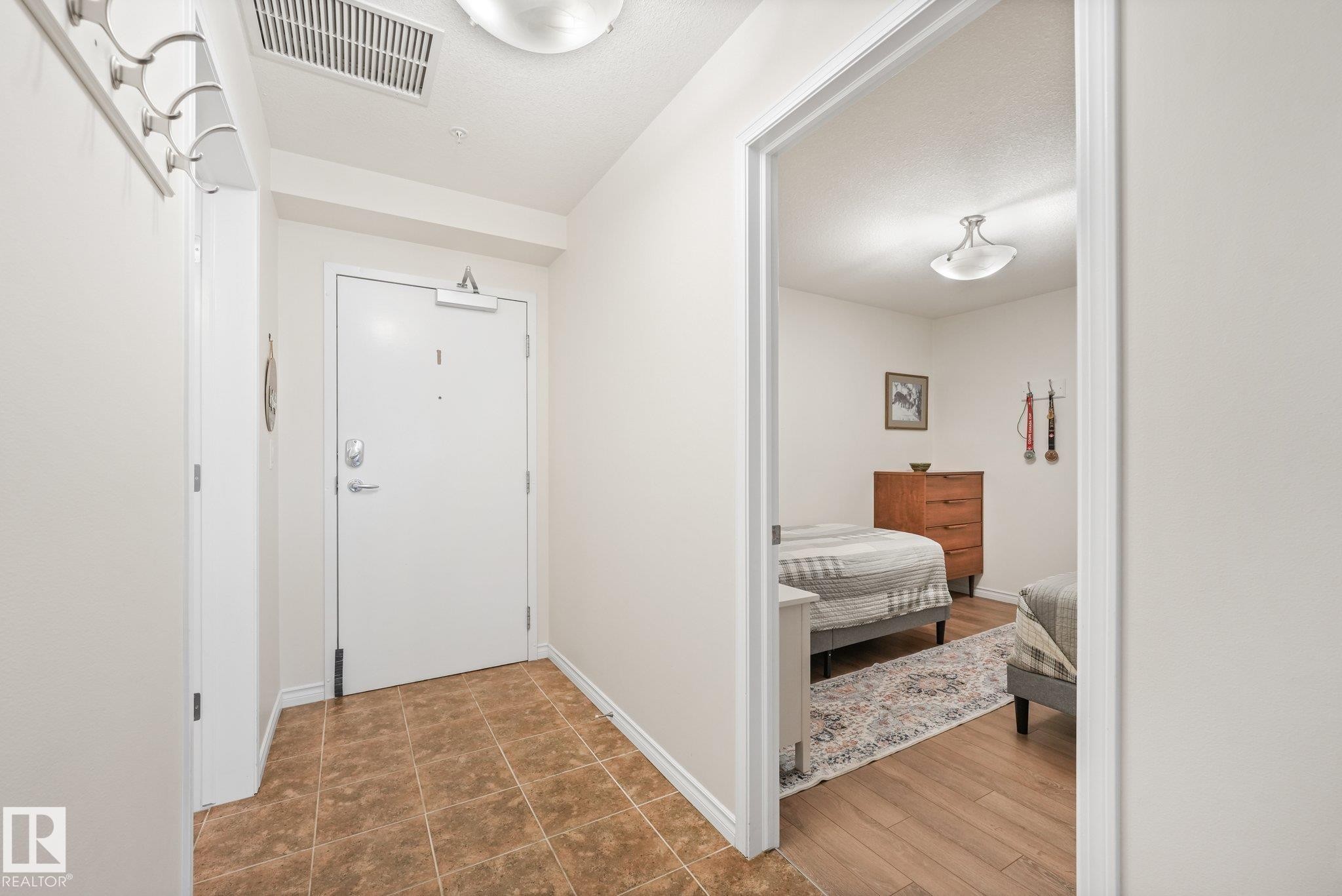 #209 1589 Glastonbury Bv Nw, Edmonton, AB - Indoor Photo Showing Other Room