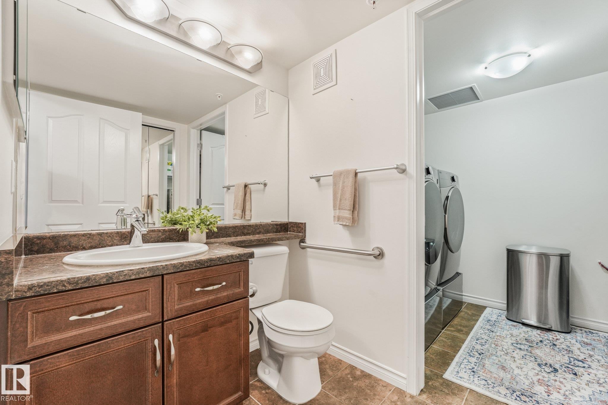#209 1589 Glastonbury Bv Nw, Edmonton, AB - Indoor Photo Showing Bathroom