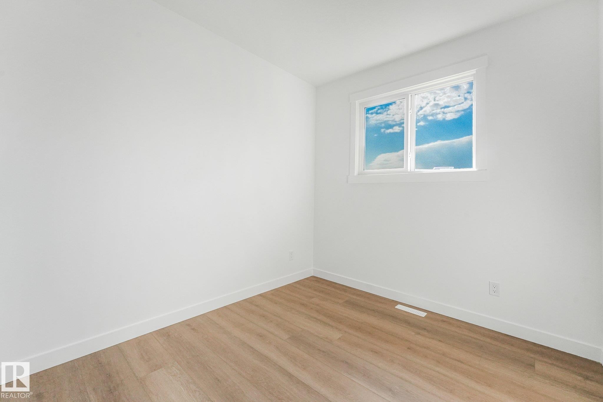 11307 46 Avenue Nw, Edmonton, AB - Indoor Photo Showing Other Room