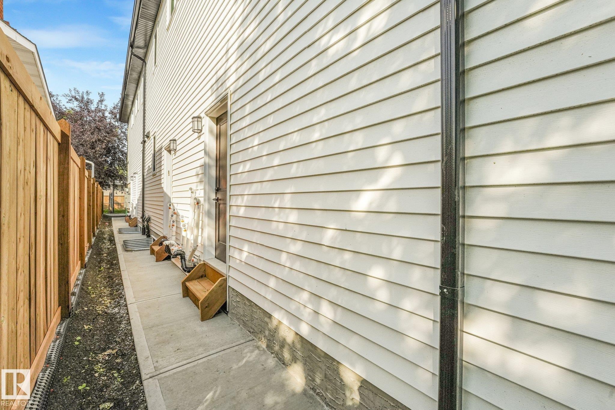 11307 46 Avenue Nw, Edmonton, AB - Outdoor With Exterior