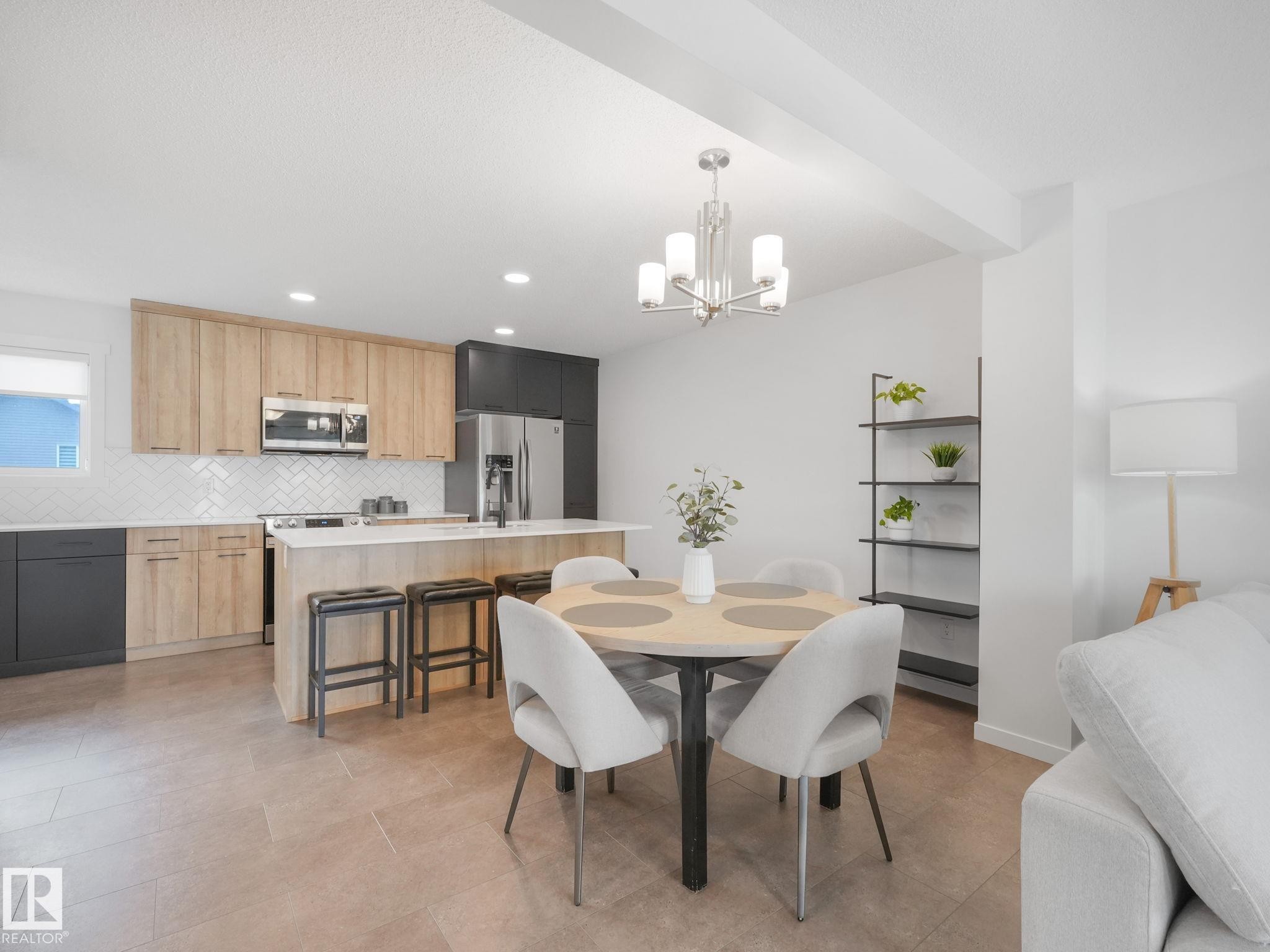 1061 Cy Becker Road Nw, Edmonton, AB - Indoor