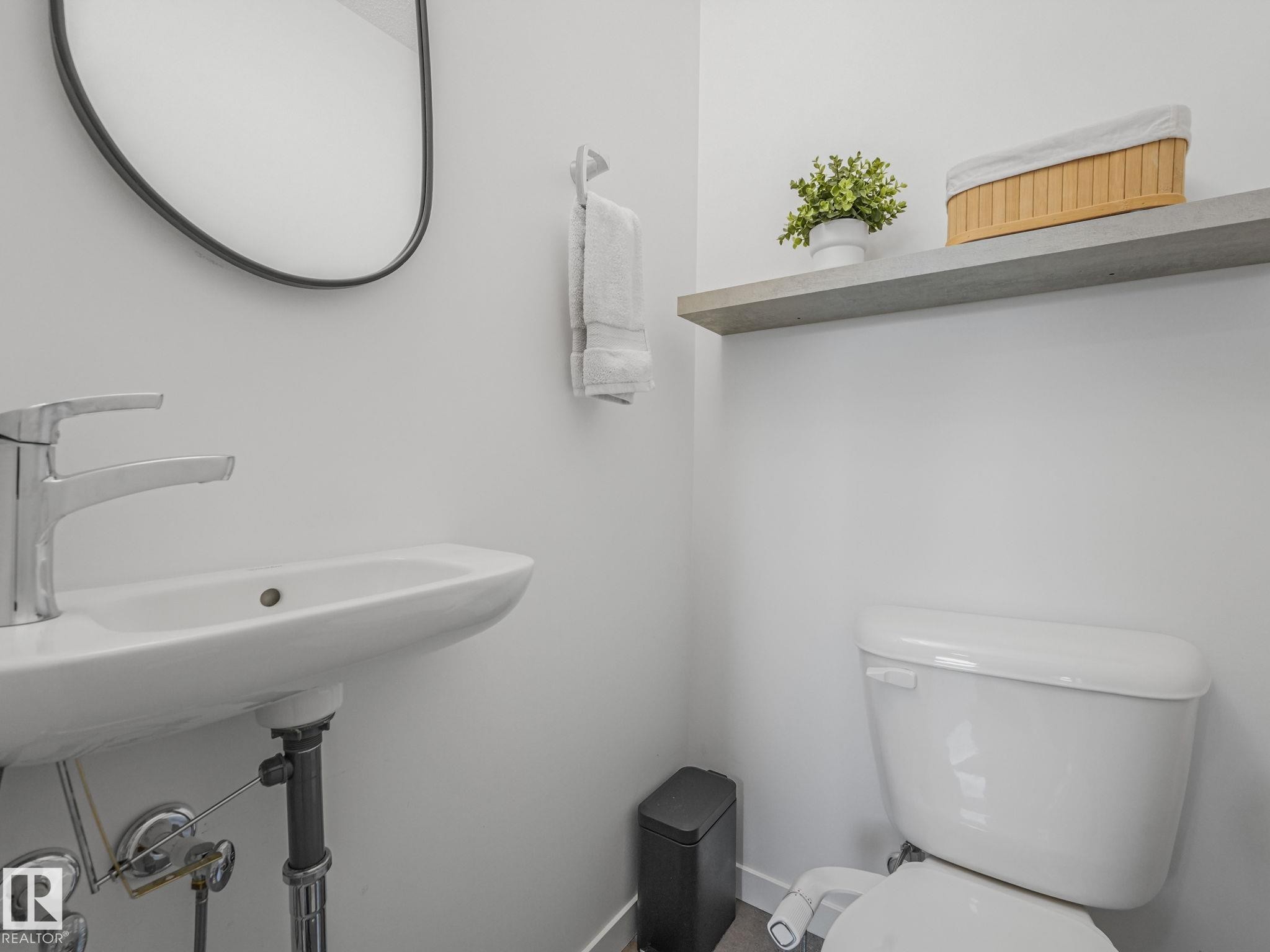 1061 Cy Becker Road Nw, Edmonton, AB - Indoor Photo Showing Bathroom