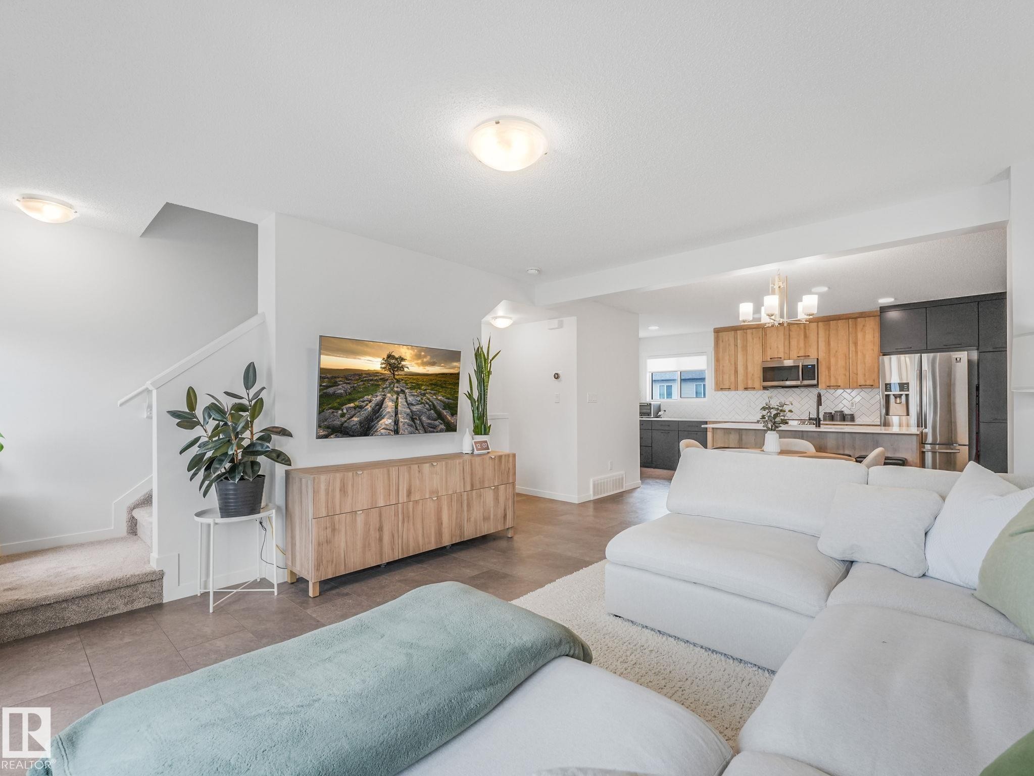 1061 Cy Becker Road Nw, Edmonton, AB - Indoor Photo Showing Living Room