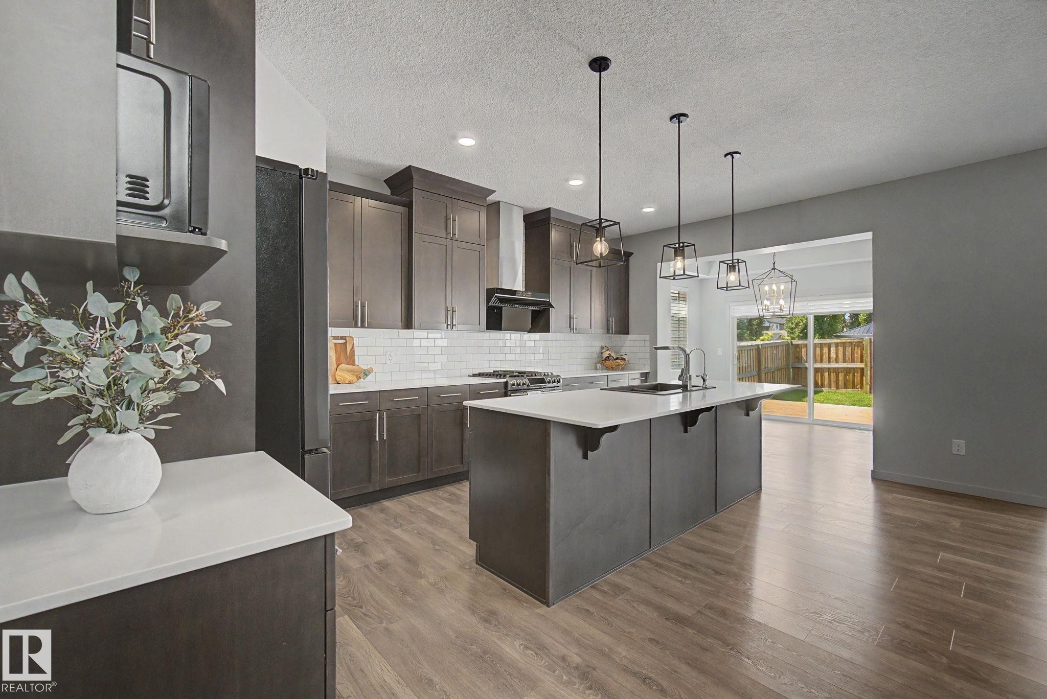 4675 Alwood Way Sw, Edmonton, AB - Indoor Photo Showing Kitchen With Upgraded Kitchen