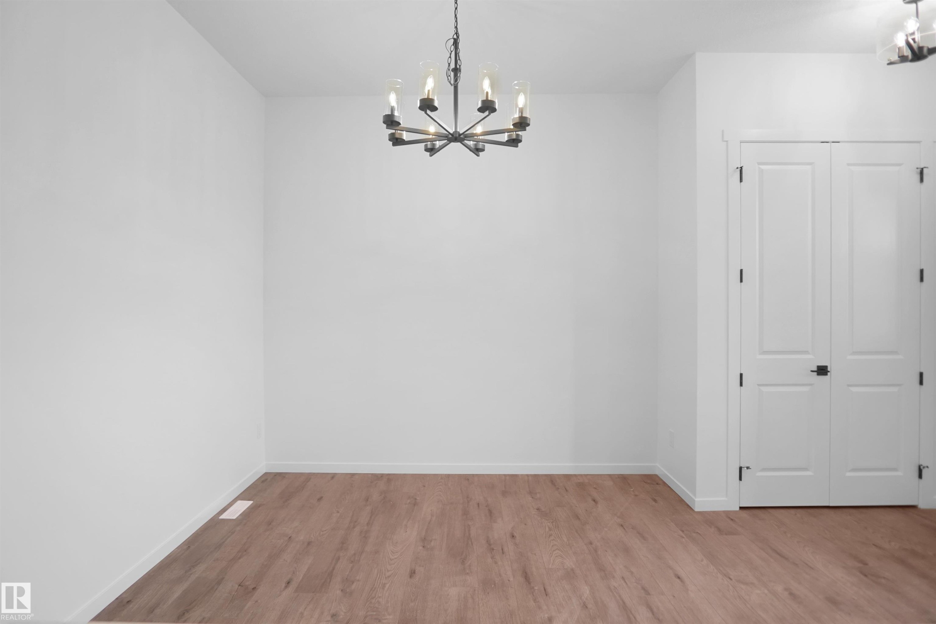 7523 Observer Lane Nw, Edmonton, AB - Indoor Photo Showing Other Room
