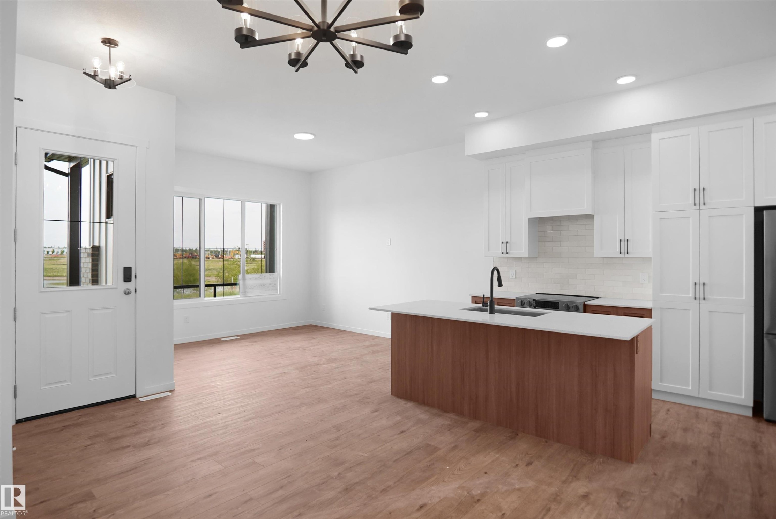 7523 Observer Lane Nw, Edmonton, AB - Indoor Photo Showing Kitchen With Double Sink