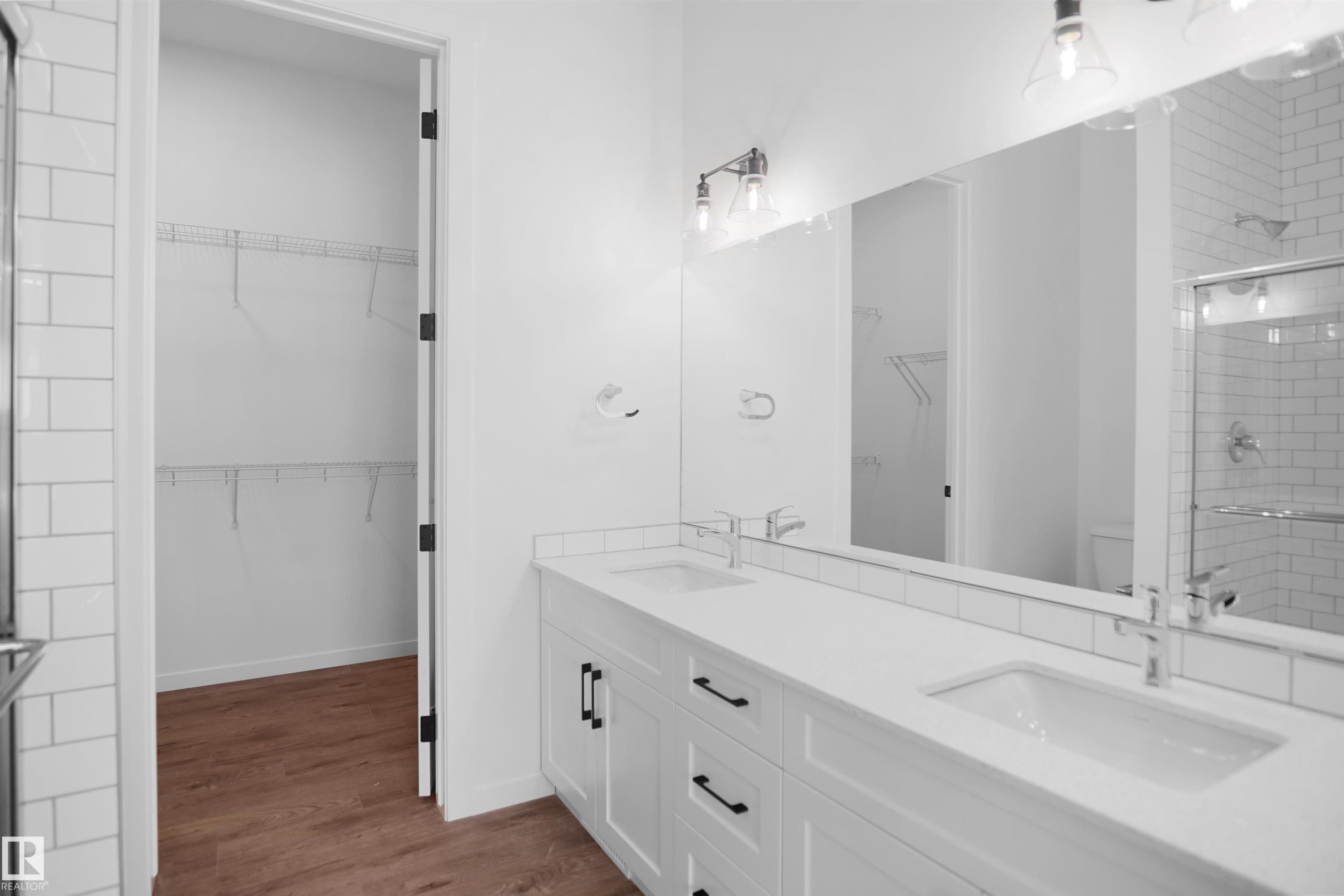 7523 Observer Lane Nw, Edmonton, AB - Indoor Photo Showing Bathroom