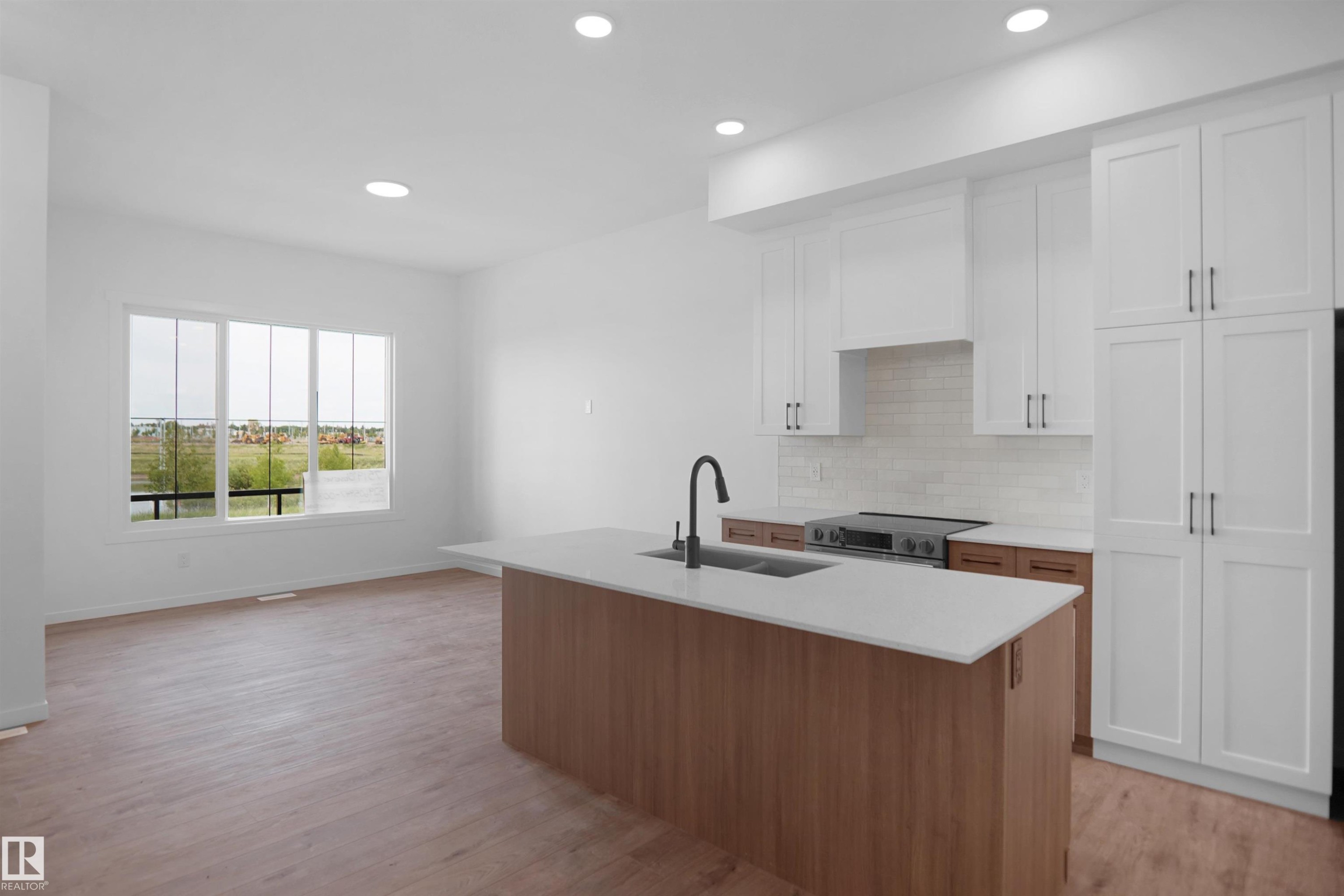 7523 Observer Lane Nw, Edmonton, AB - Indoor Photo Showing Kitchen