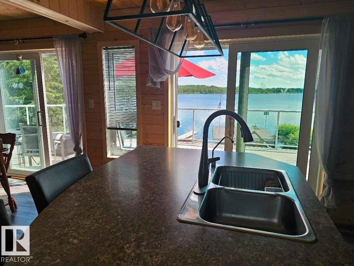57230 Range Road 25, Rural Barrhead County, AB - Indoor Photo Showing Kitchen With Double Sink