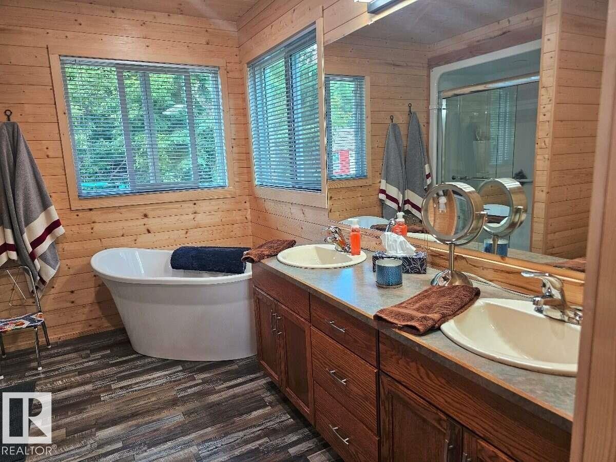 57230 Range Road 25, Rural Barrhead County, AB - Indoor Photo Showing Bathroom