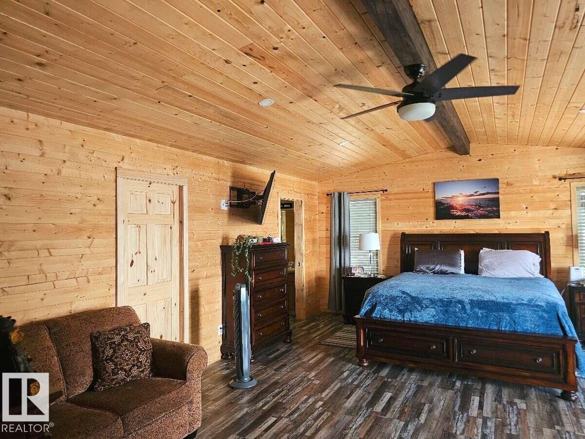 57230 Range Road 25, Rural Barrhead County, AB - Indoor Photo Showing Bedroom
