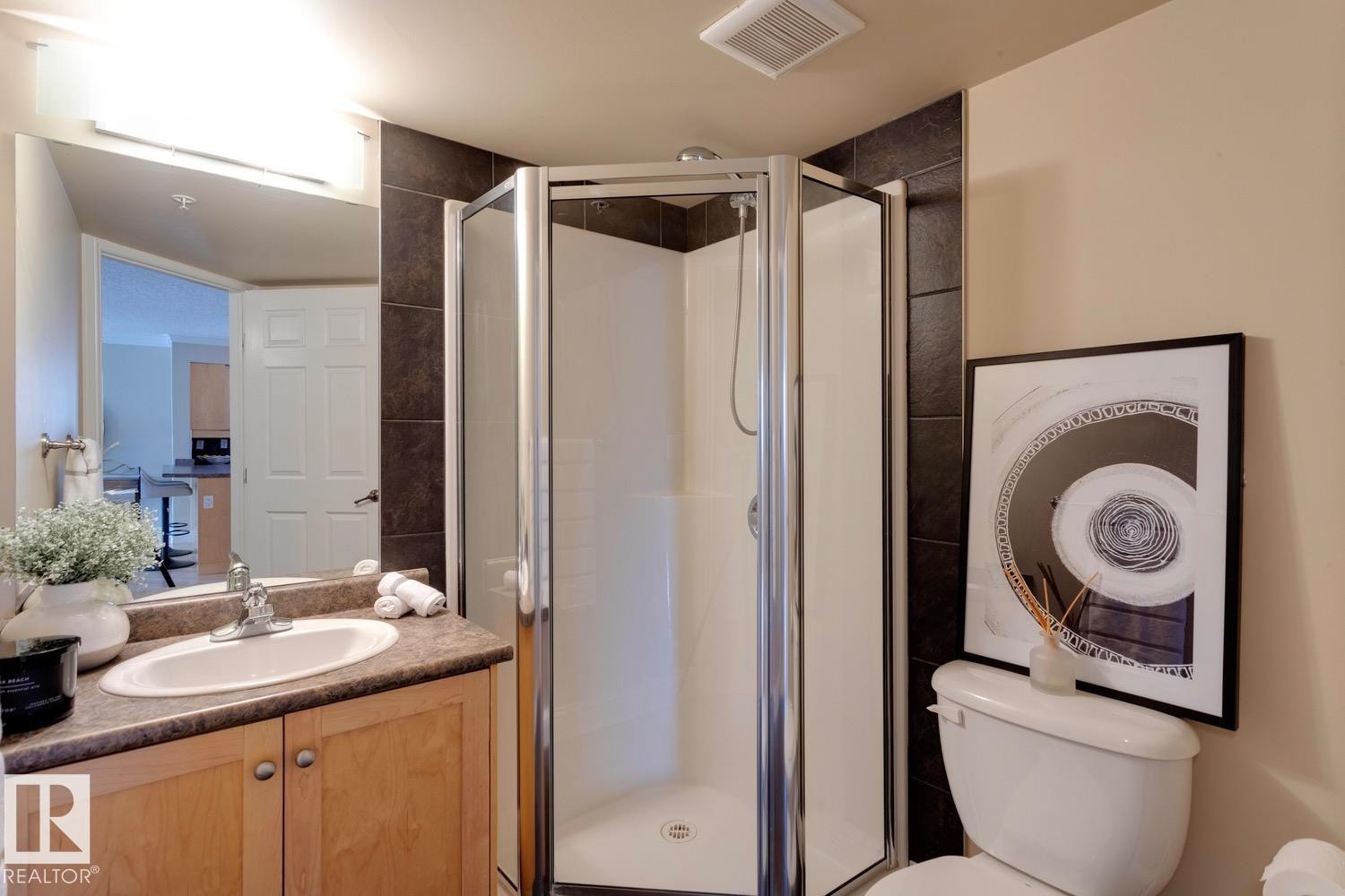#207 14612 125 St Nw, Edmonton, AB - Indoor Photo Showing Bathroom