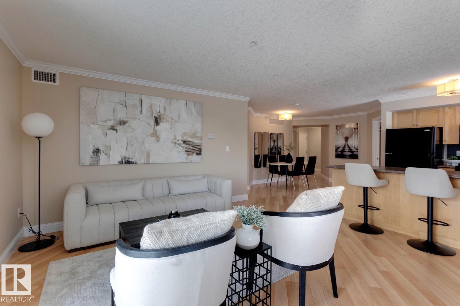 #207 14612 125 St Nw, Edmonton, AB - Indoor Photo Showing Living Room