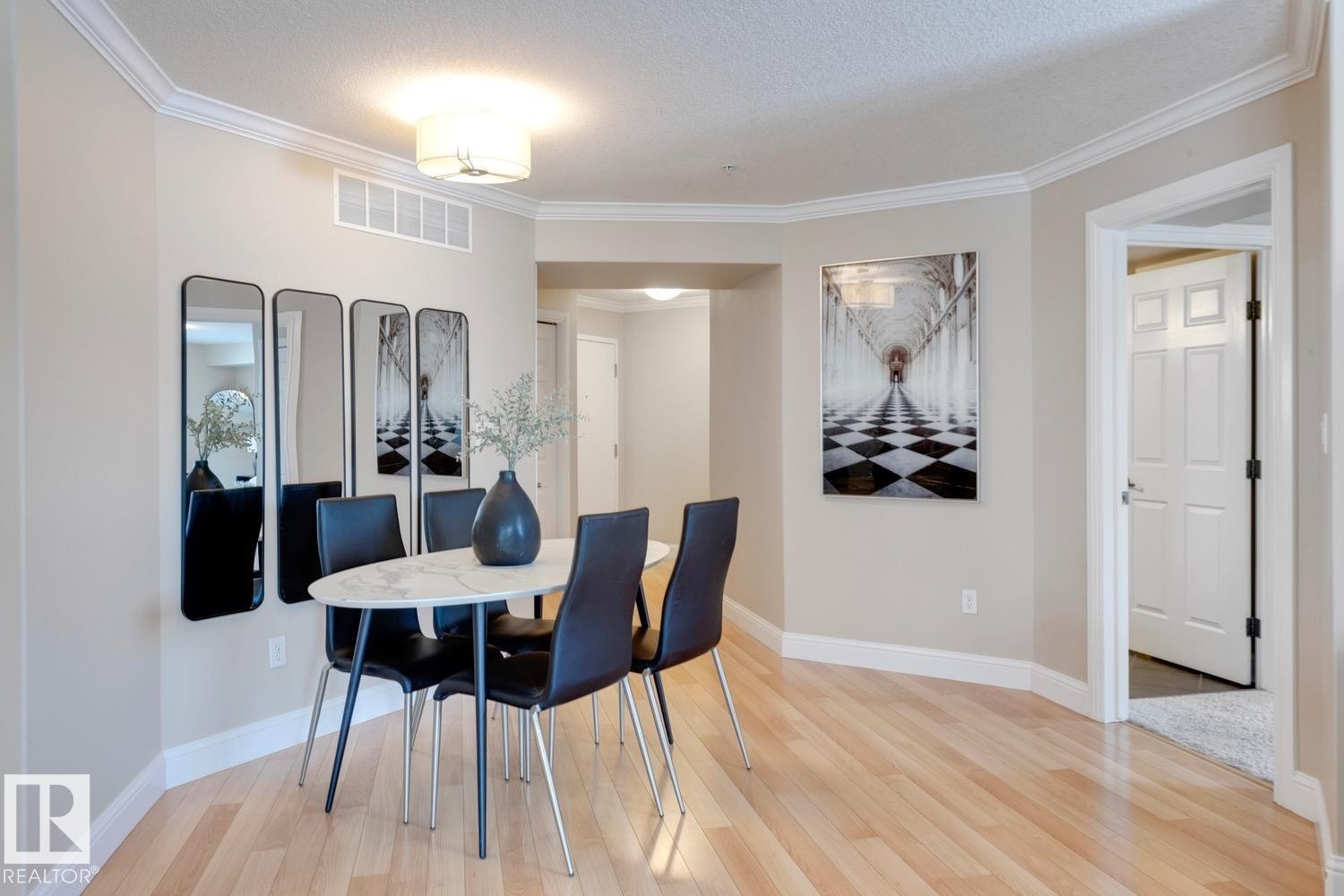 #207 14612 125 St Nw, Edmonton, AB - Indoor Photo Showing Dining Room