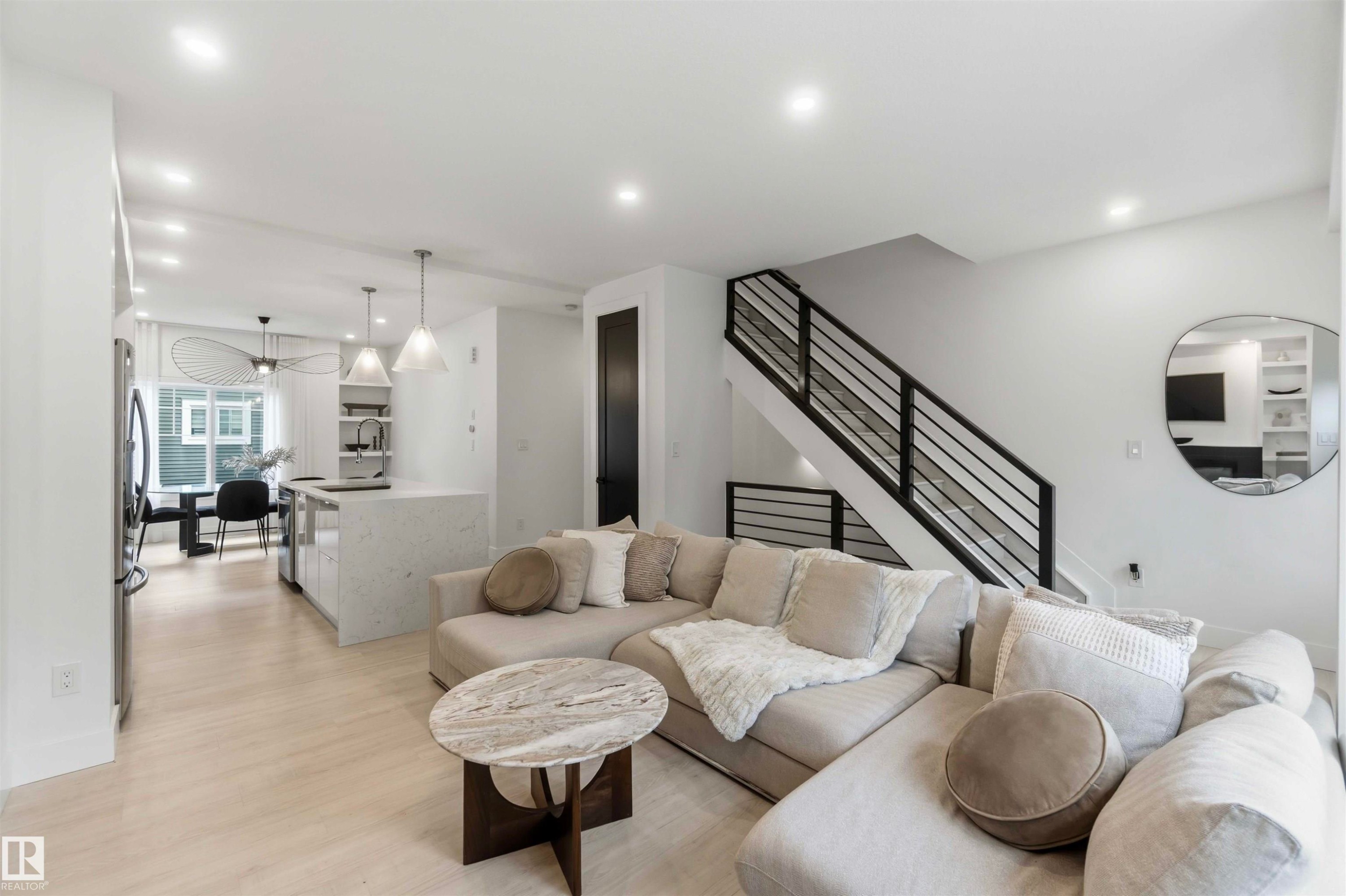Welcome to #67 230 Edgemont Road NW - #67 230 Edgemont Rd Nw, Edmonton, AB - Indoor Photo Showing Living Room