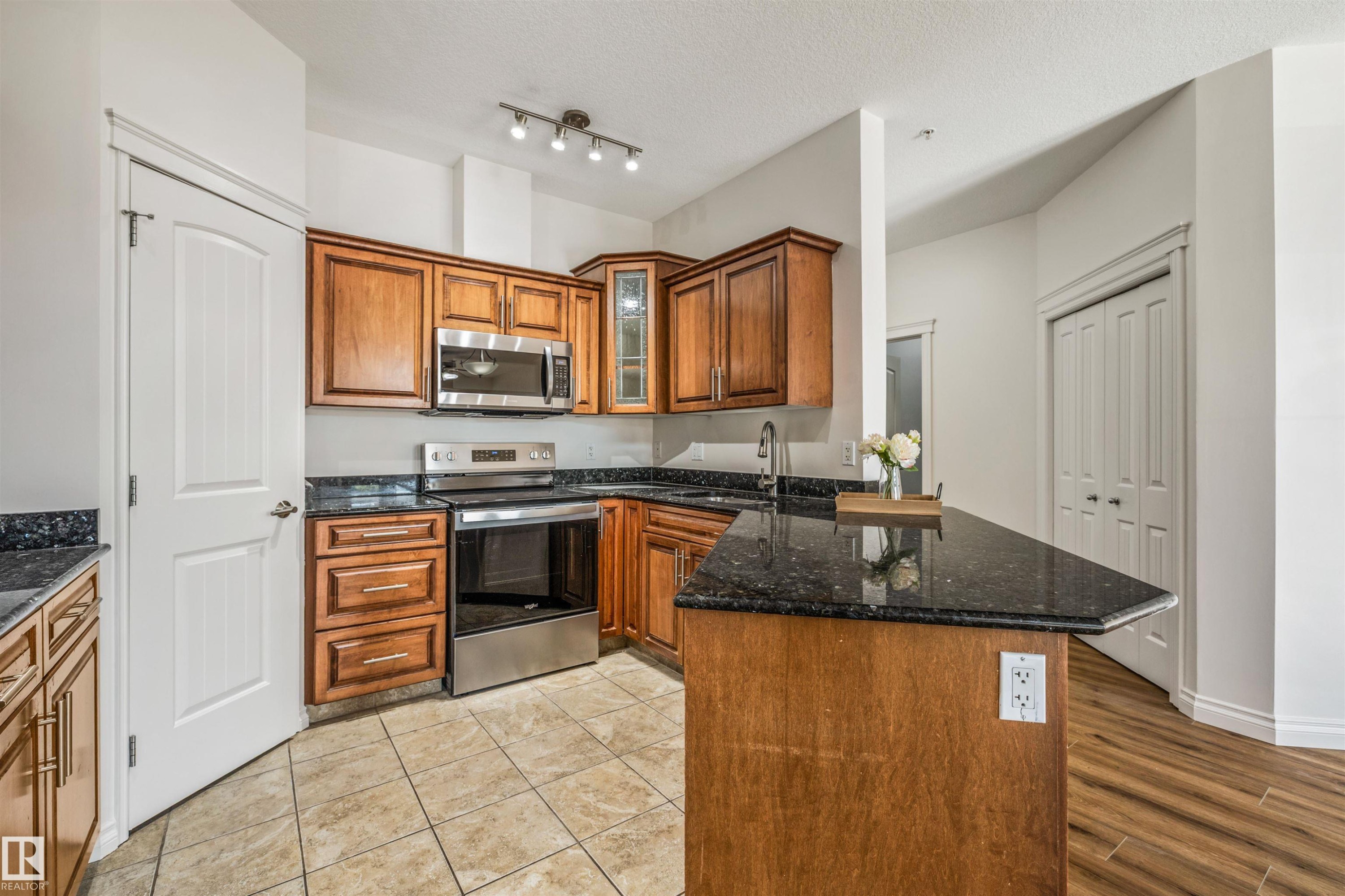 #110 5211 50 St, Stony Plain, AB - Indoor Photo Showing Kitchen