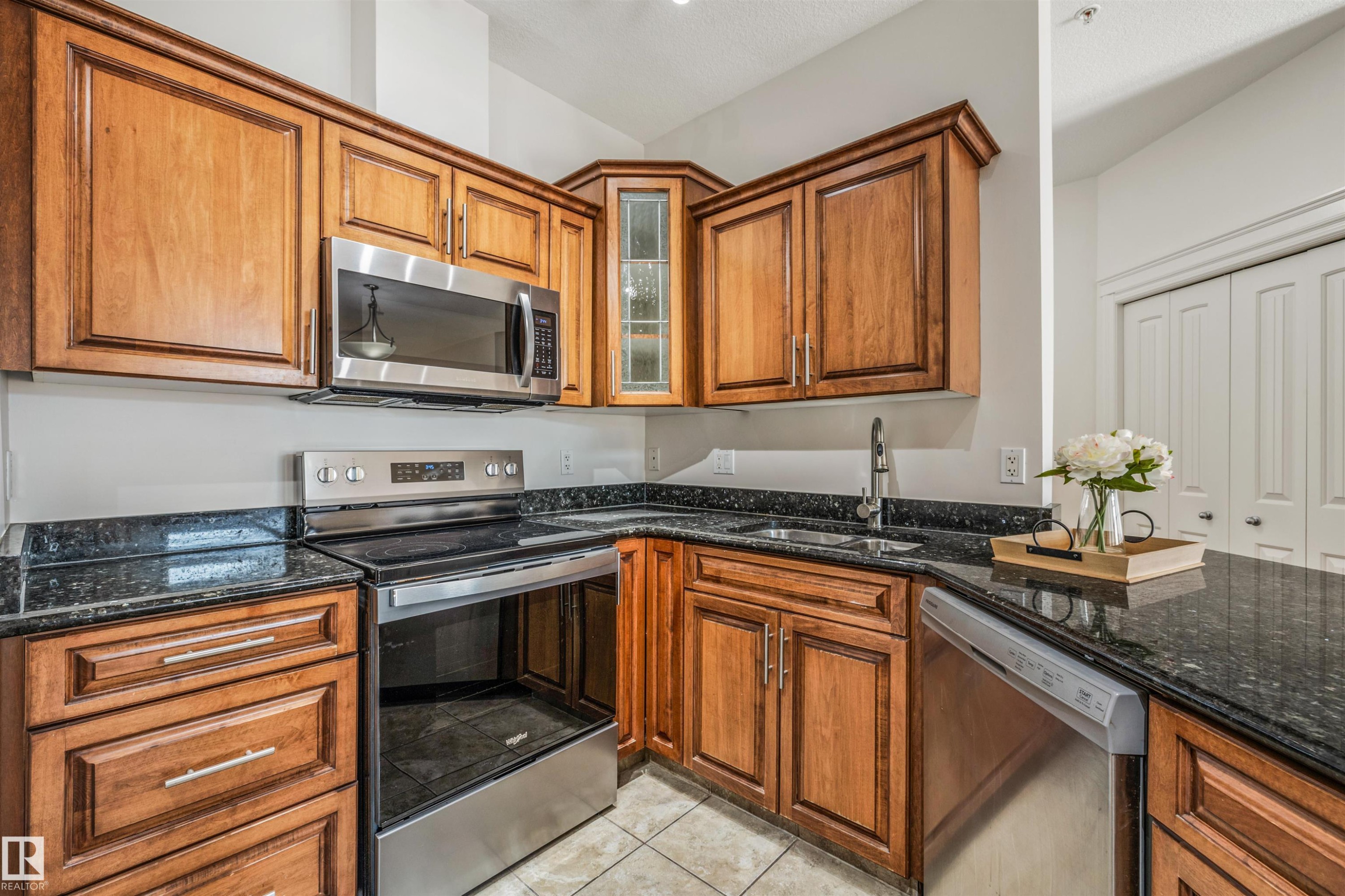 #110 5211 50 St, Stony Plain, AB - Indoor Photo Showing Kitchen