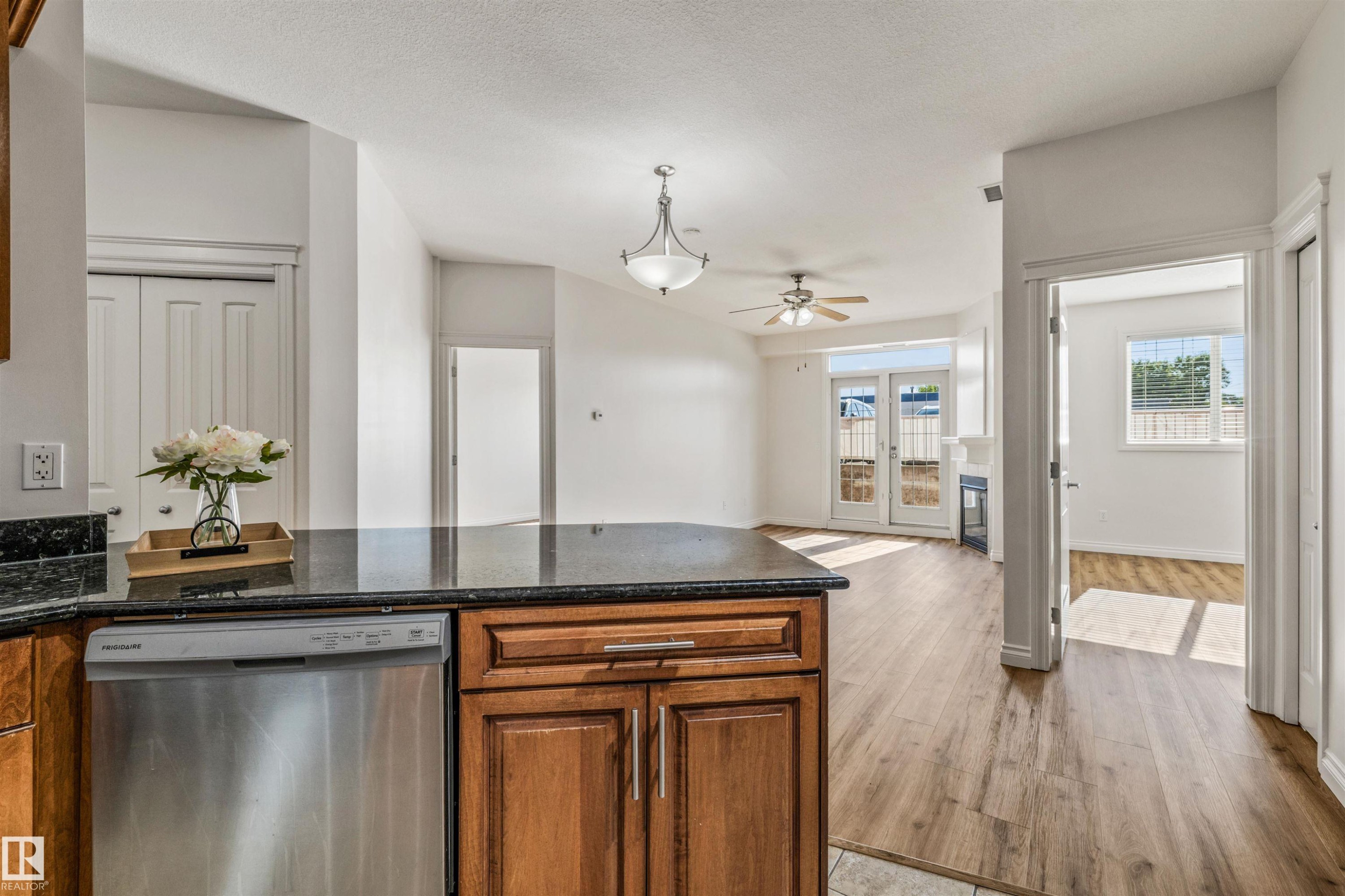 #110 5211 50 St, Stony Plain, AB - Indoor Photo Showing Kitchen
