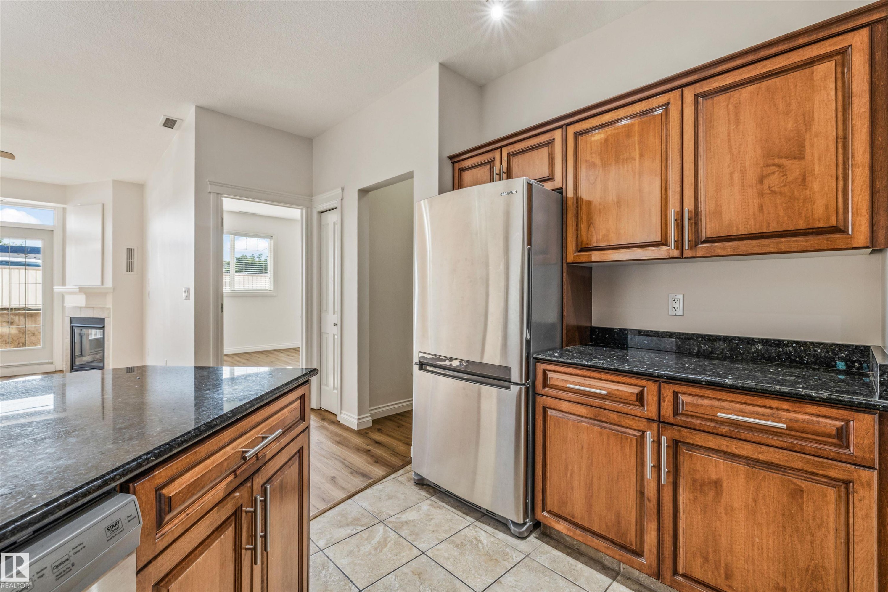#110 5211 50 St, Stony Plain, AB - Indoor Photo Showing Kitchen