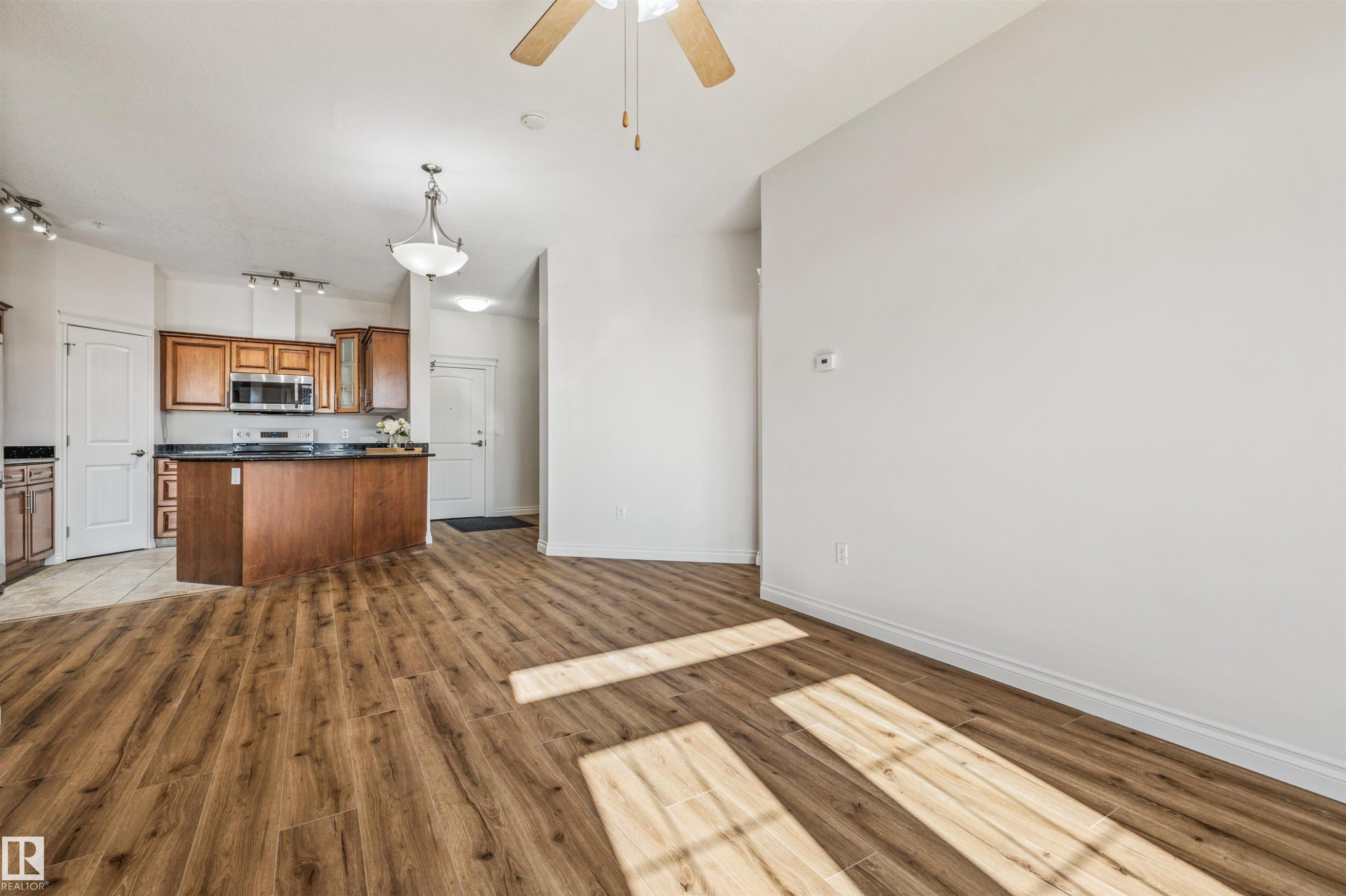 #110 5211 50 St, Stony Plain, AB - Indoor Photo Showing Kitchen