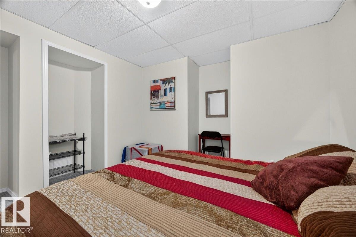 Recessed open alcove, neutral wall color, recessed ceiling lighting, and clean white trim work - 6 Norfolk Close, St. Albert, AB - Indoor Photo Showing Bedroom