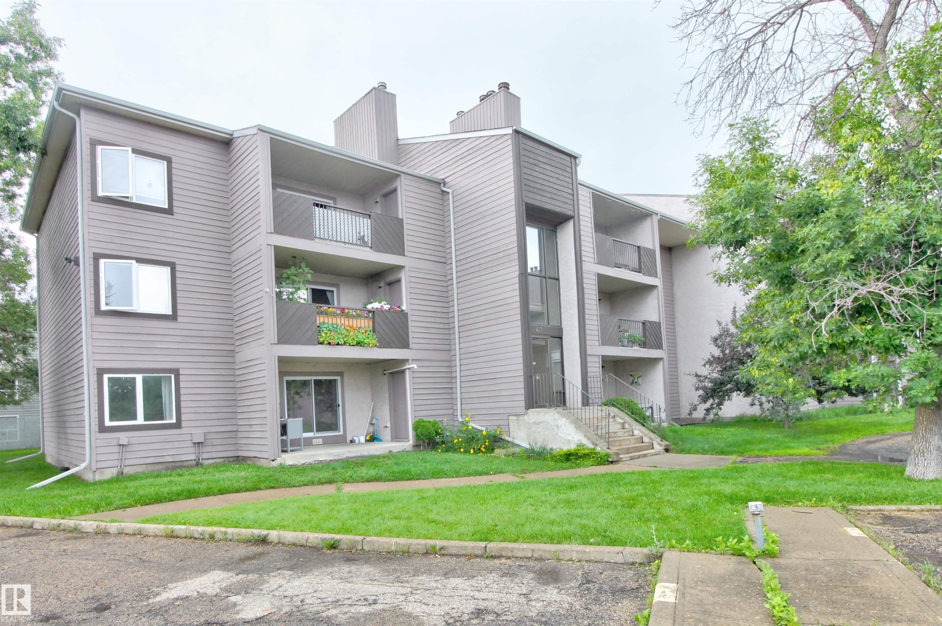#302 47 Akins Dr, St. Albert, AB - Outdoor