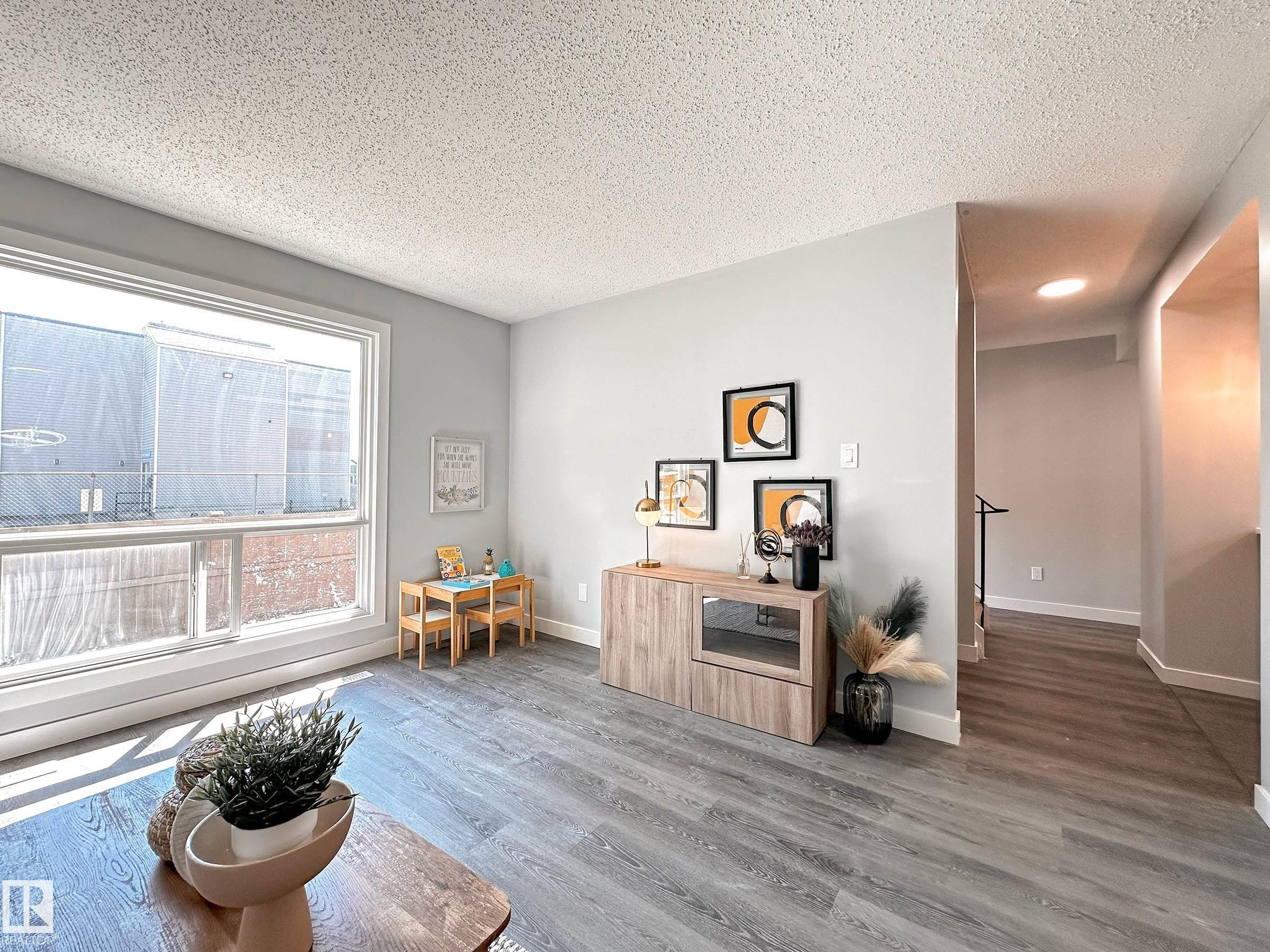 862 Erin Place Nw, Edmonton, AB - Indoor