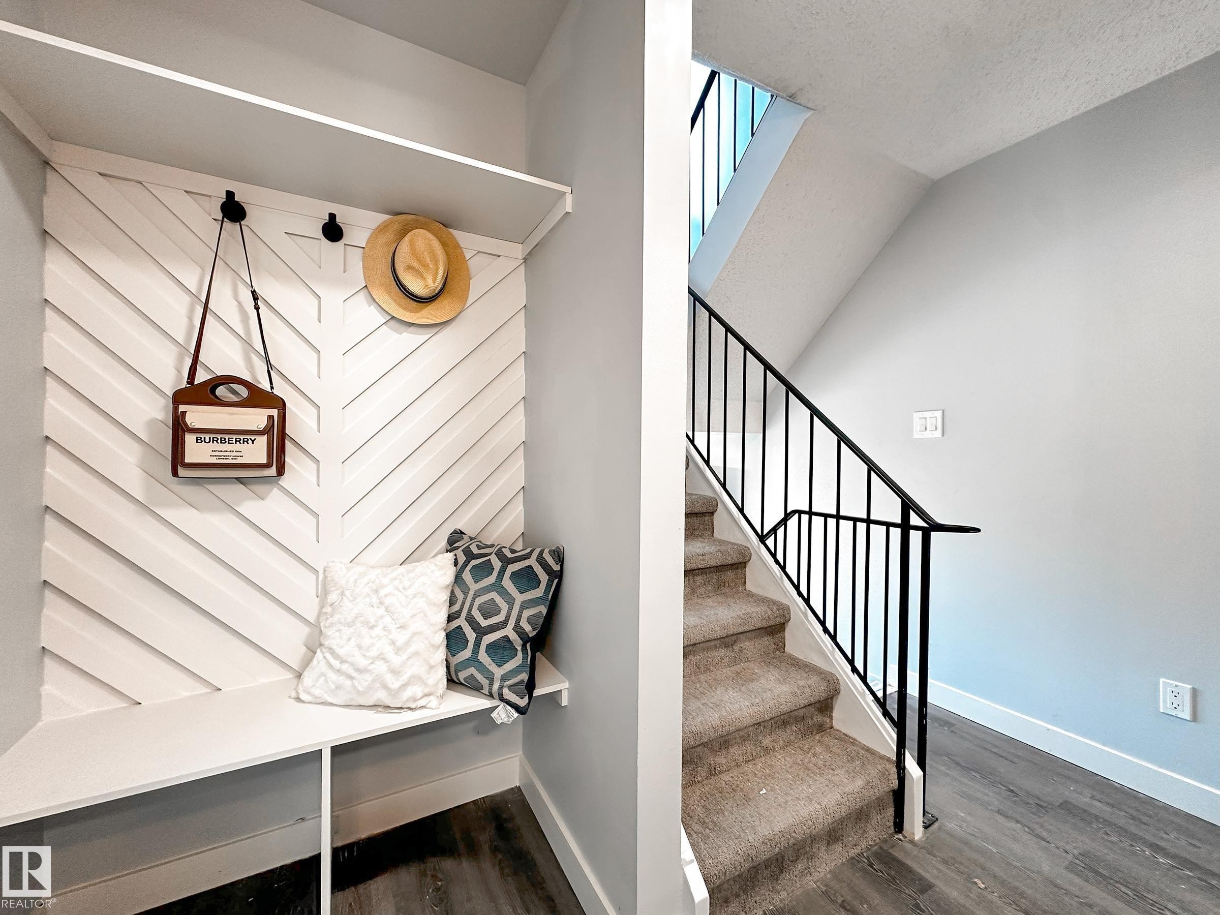 862 Erin Place Nw, Edmonton, AB - Indoor Photo Showing Other Room