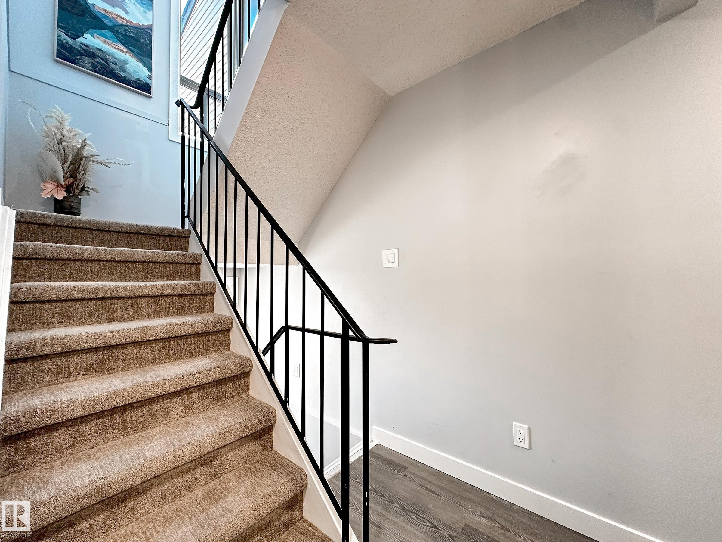 862 Erin Place Nw, Edmonton, AB - Indoor Photo Showing Other Room