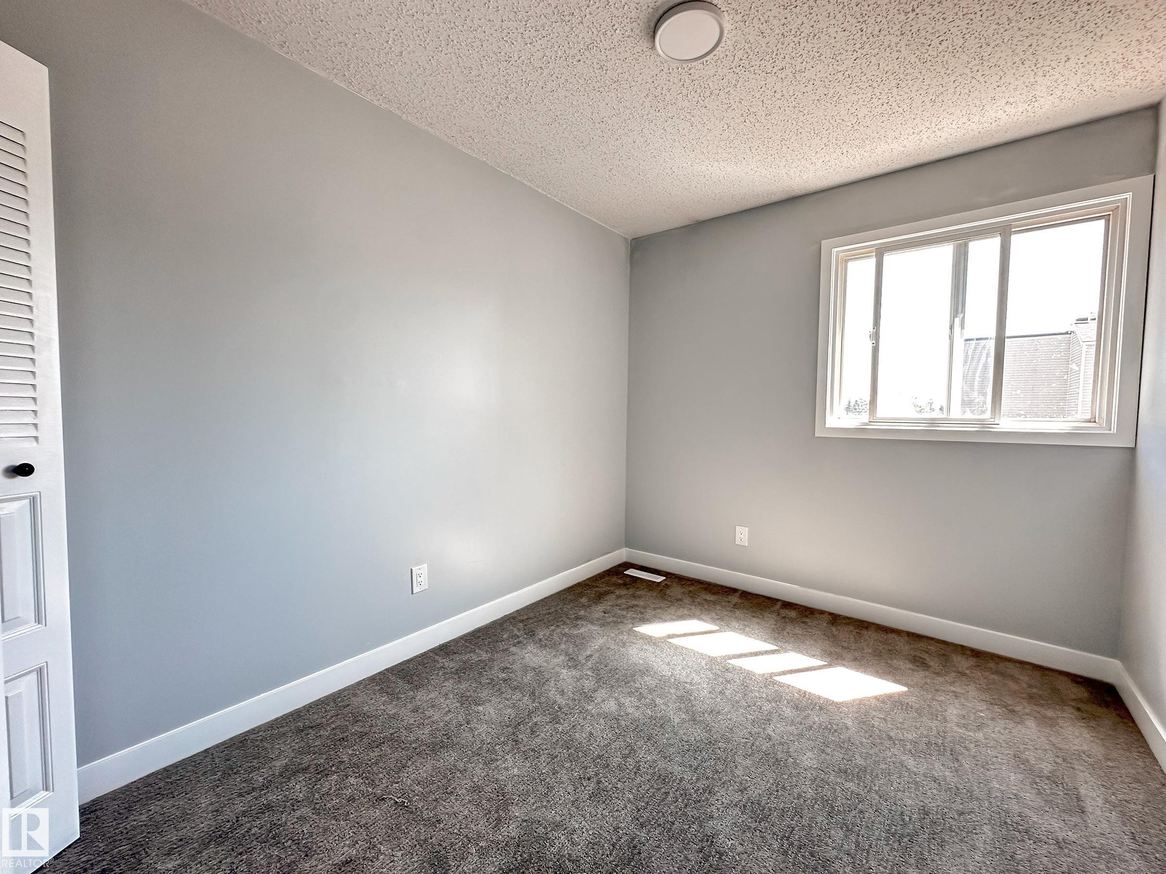862 Erin Place Nw, Edmonton, AB - Indoor Photo Showing Other Room