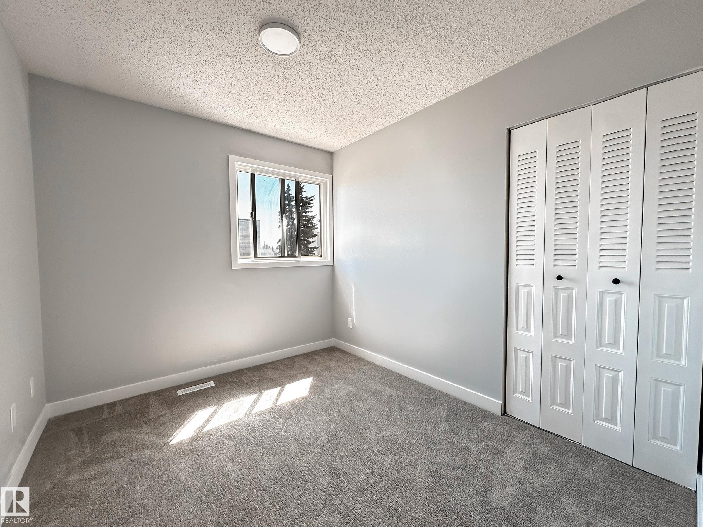862 Erin Place Nw, Edmonton, AB - Indoor Photo Showing Other Room