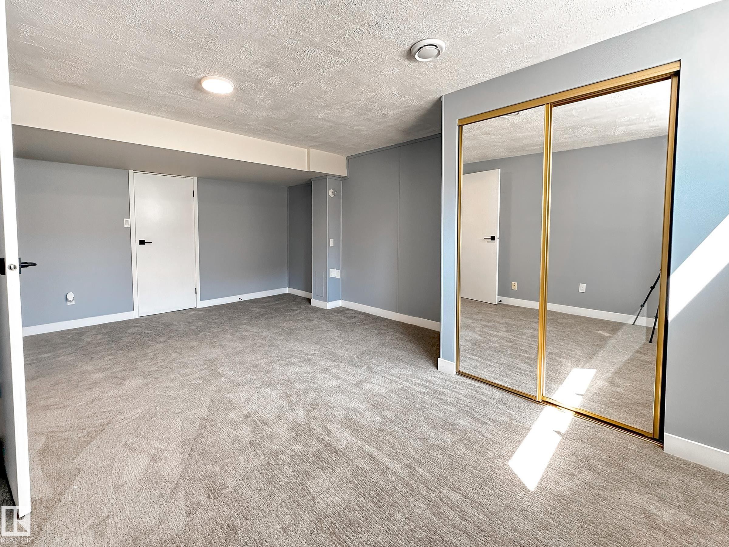 862 Erin Place Nw, Edmonton, AB - Indoor Photo Showing Other Room