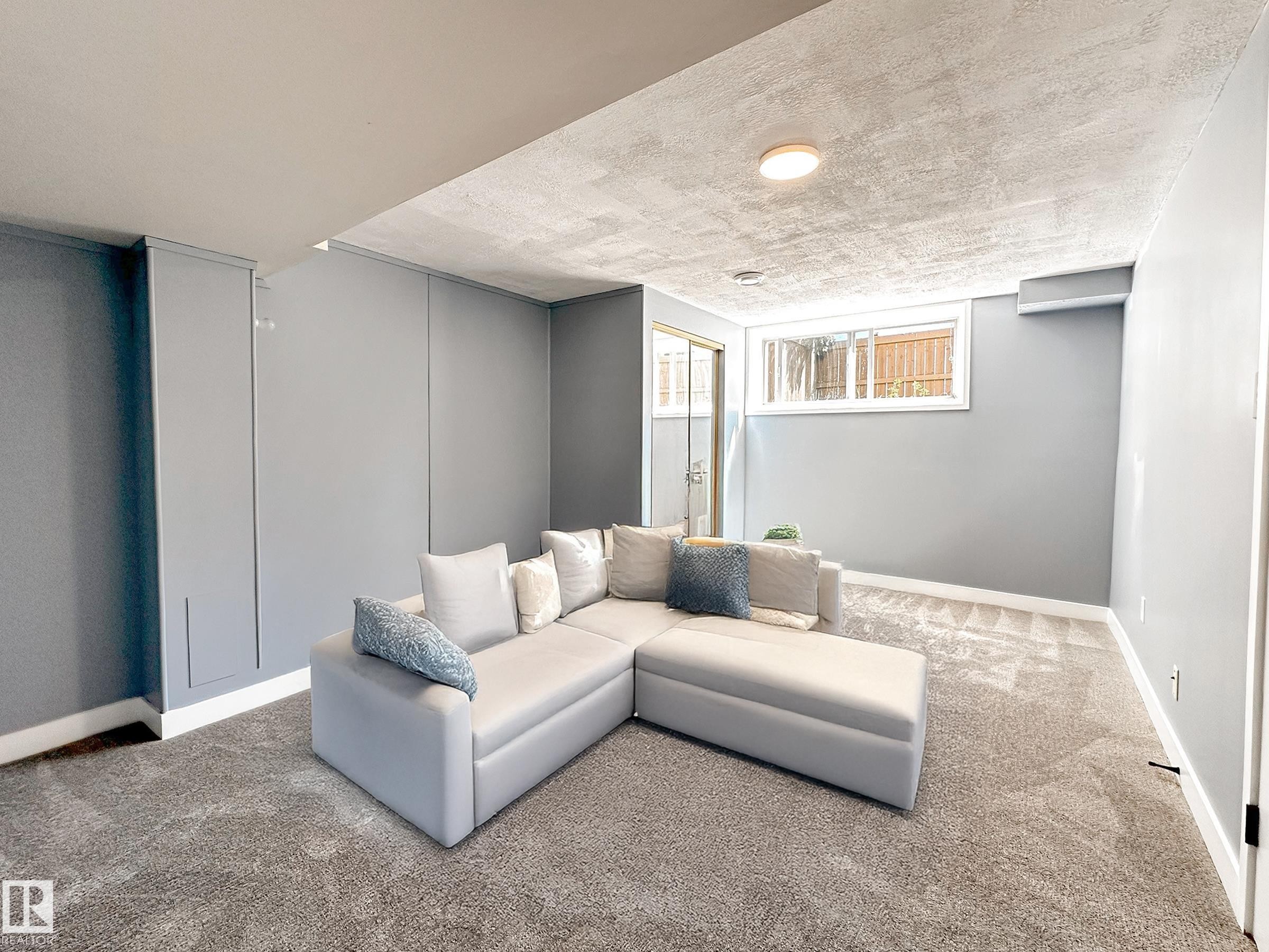 862 Erin Place Nw, Edmonton, AB - Indoor