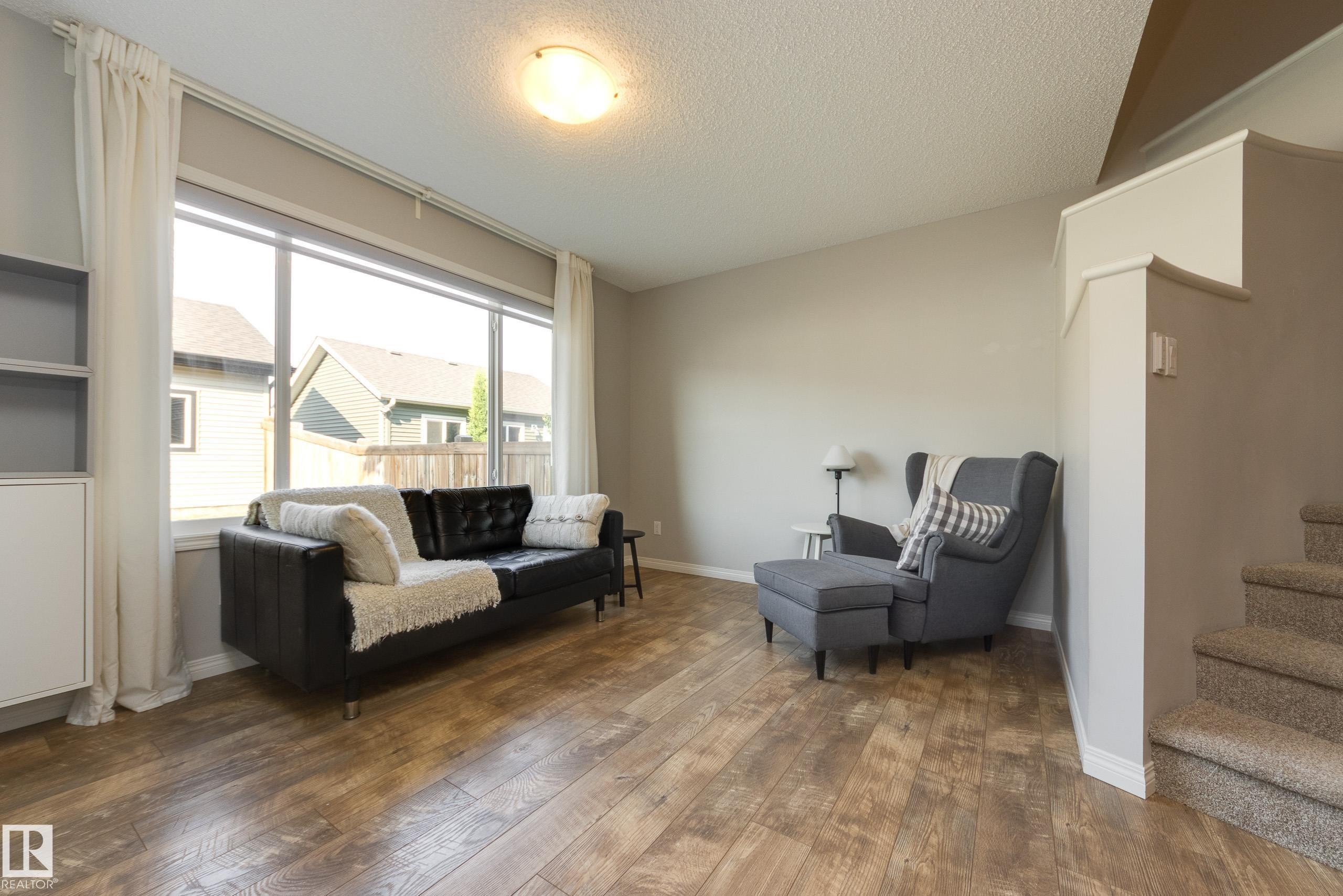 1241 Chappelle Boulevard Sw, Edmonton, AB - Indoor Photo Showing Living Room