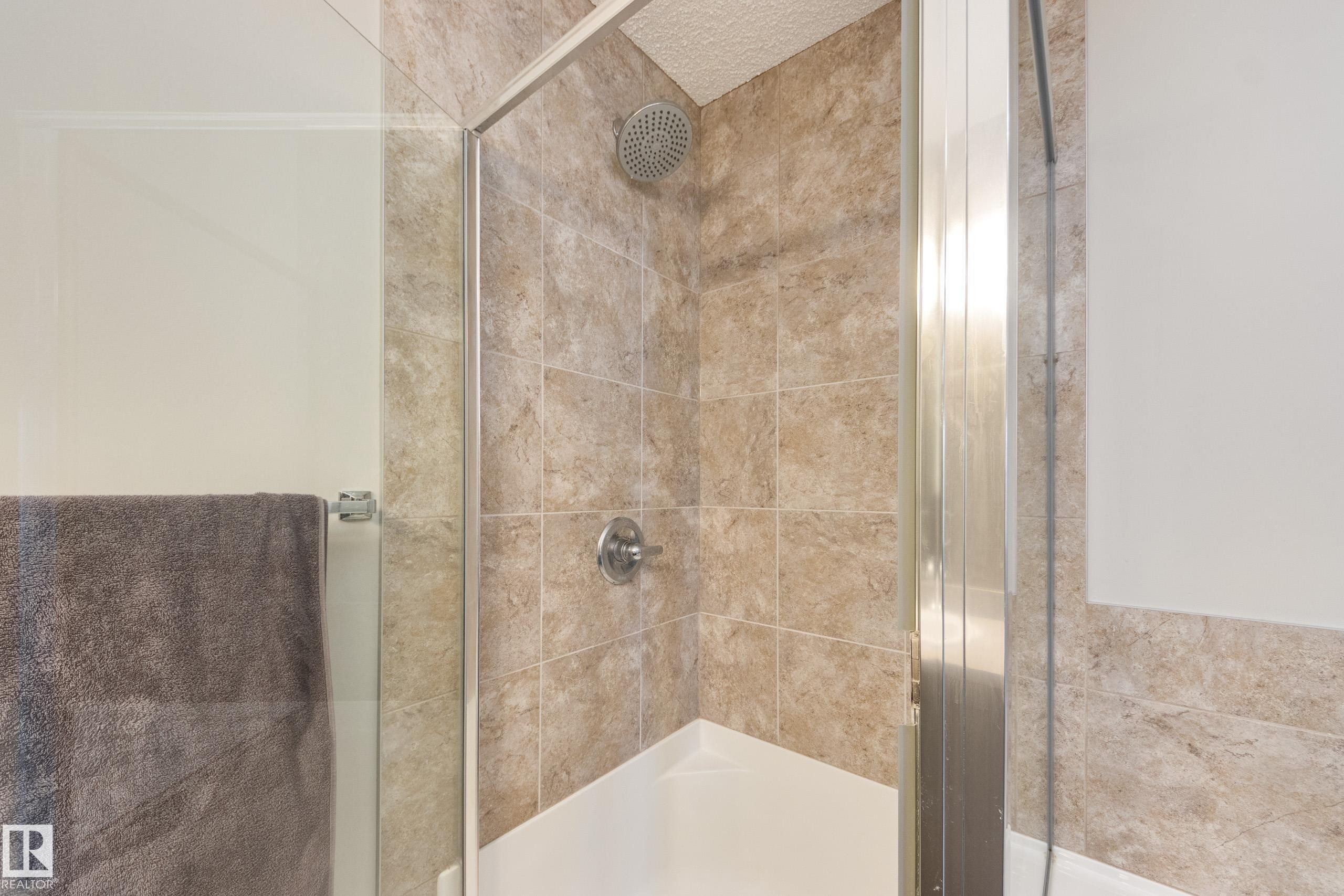 1241 Chappelle Boulevard Sw, Edmonton, AB - Indoor Photo Showing Bathroom