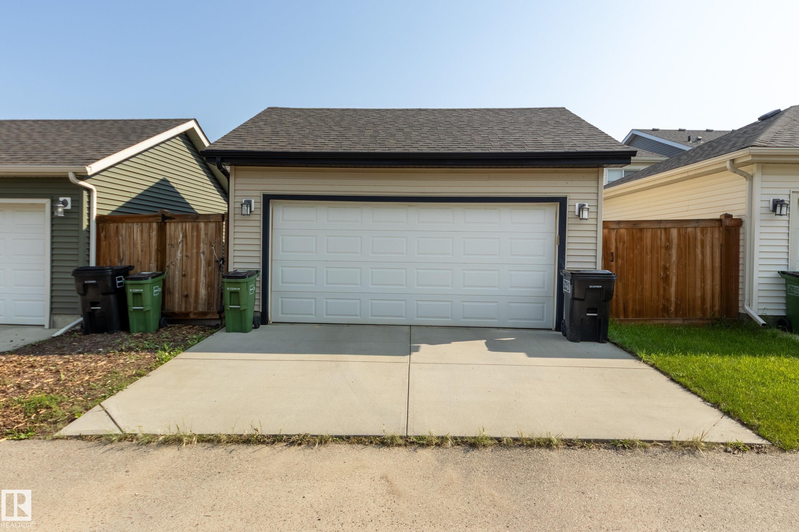 1241 Chappelle Boulevard Sw, Edmonton, AB - Outdoor With Exterior