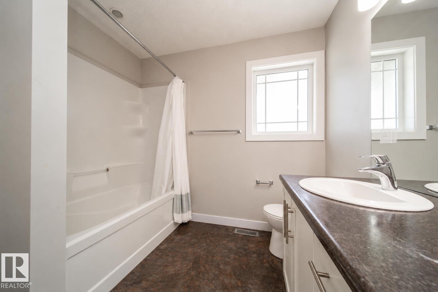 8916 217 Street Nw, Edmonton, AB - Indoor Photo Showing Bathroom