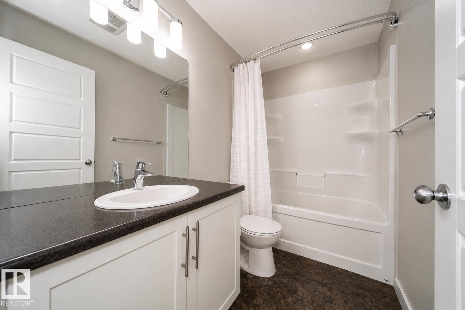 8916 217 Street Nw, Edmonton, AB - Indoor Photo Showing Bathroom