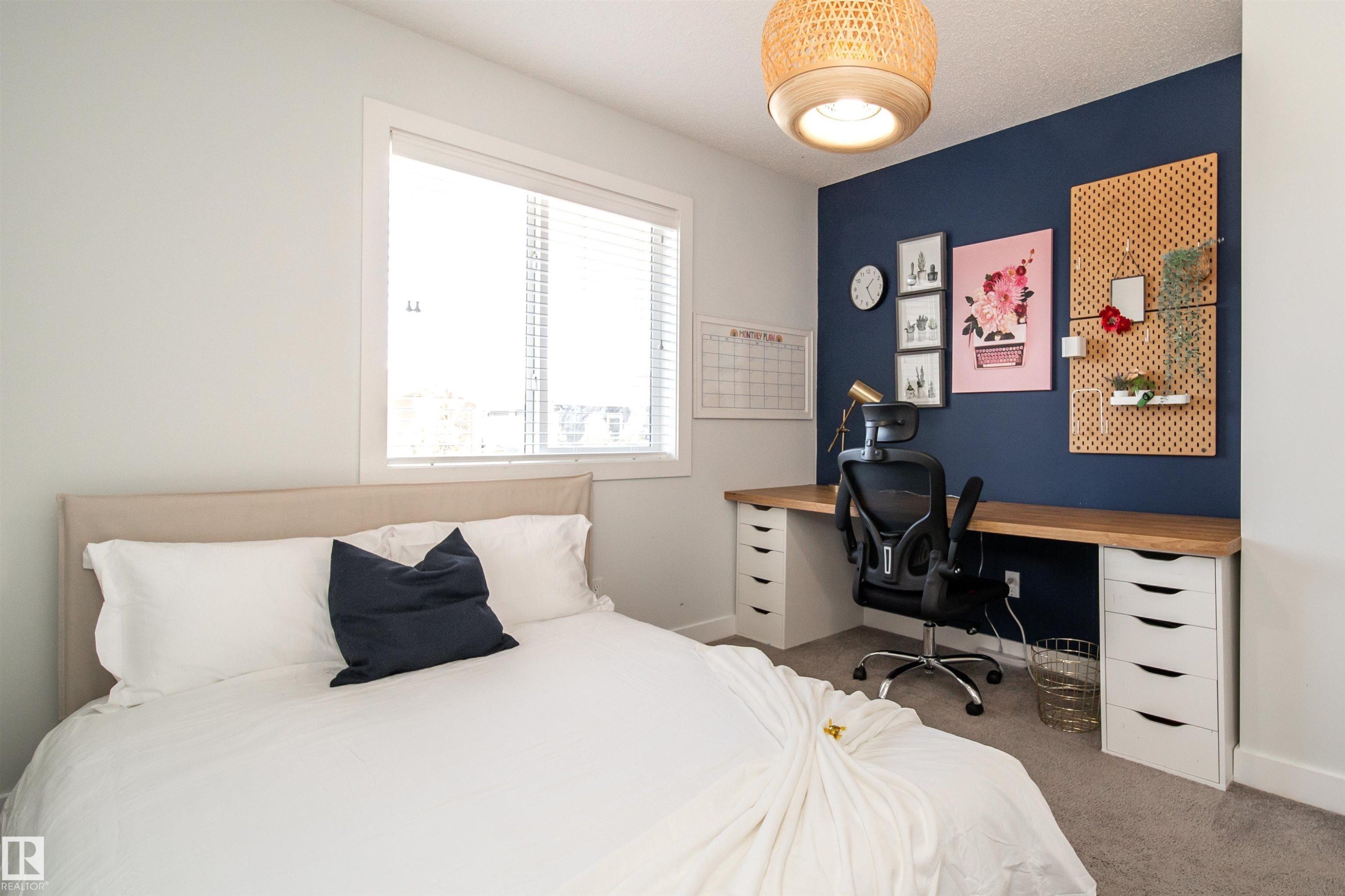 8916 217 Street Nw, Edmonton, AB - Indoor Photo Showing Bedroom