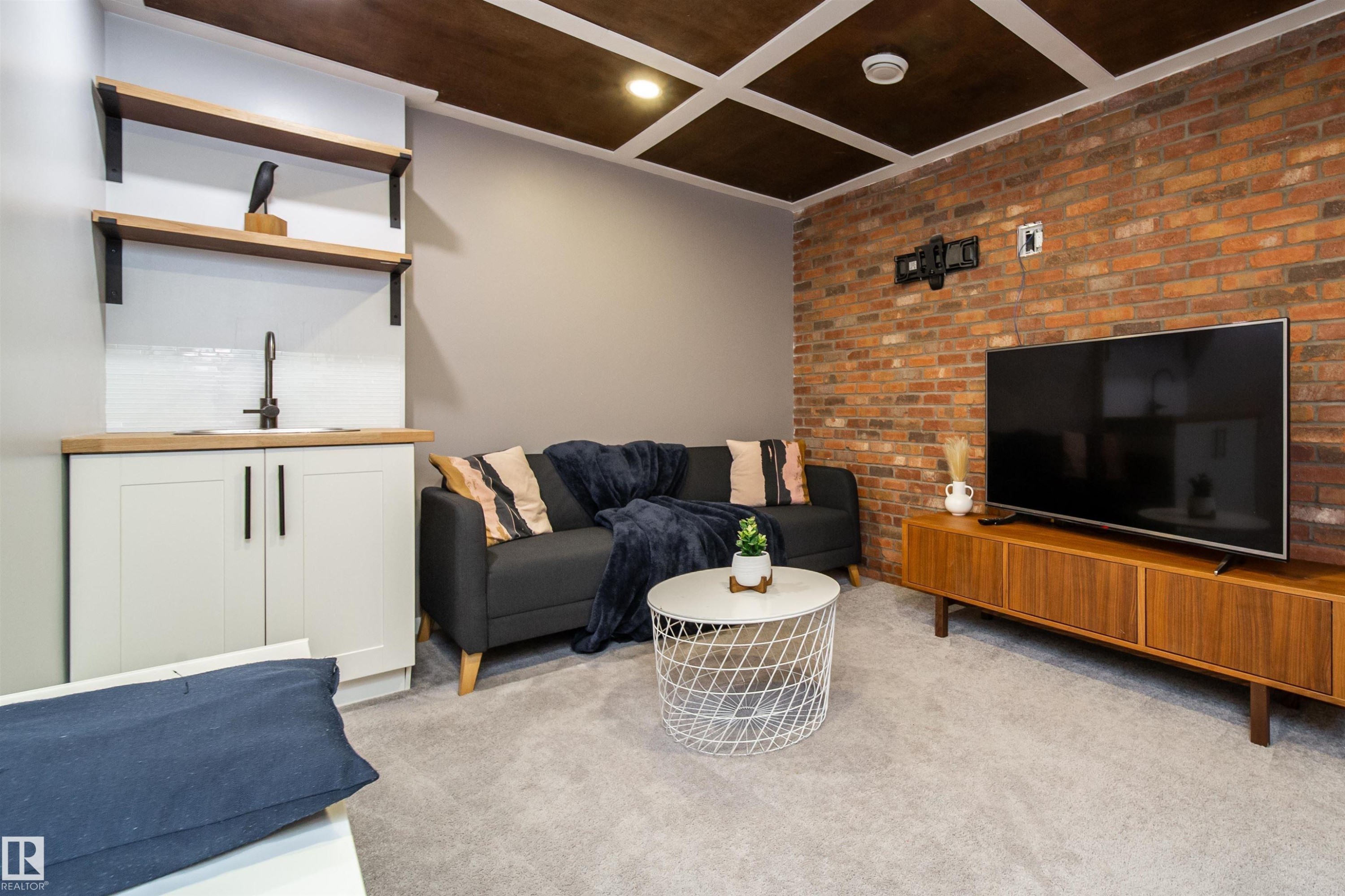 8916 217 Street Nw, Edmonton, AB - Indoor Photo Showing Living Room