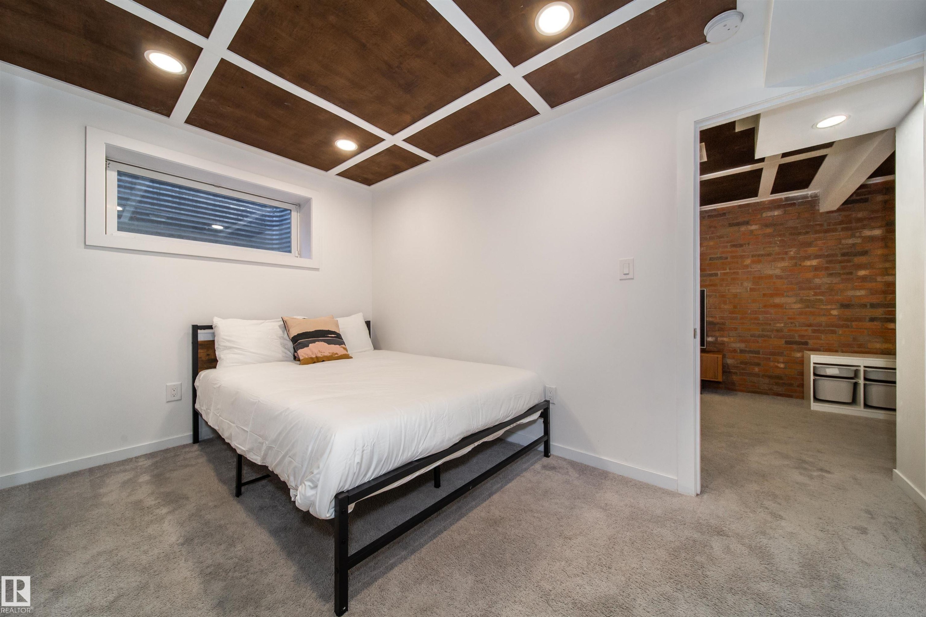 8916 217 Street Nw, Edmonton, AB - Indoor Photo Showing Bedroom