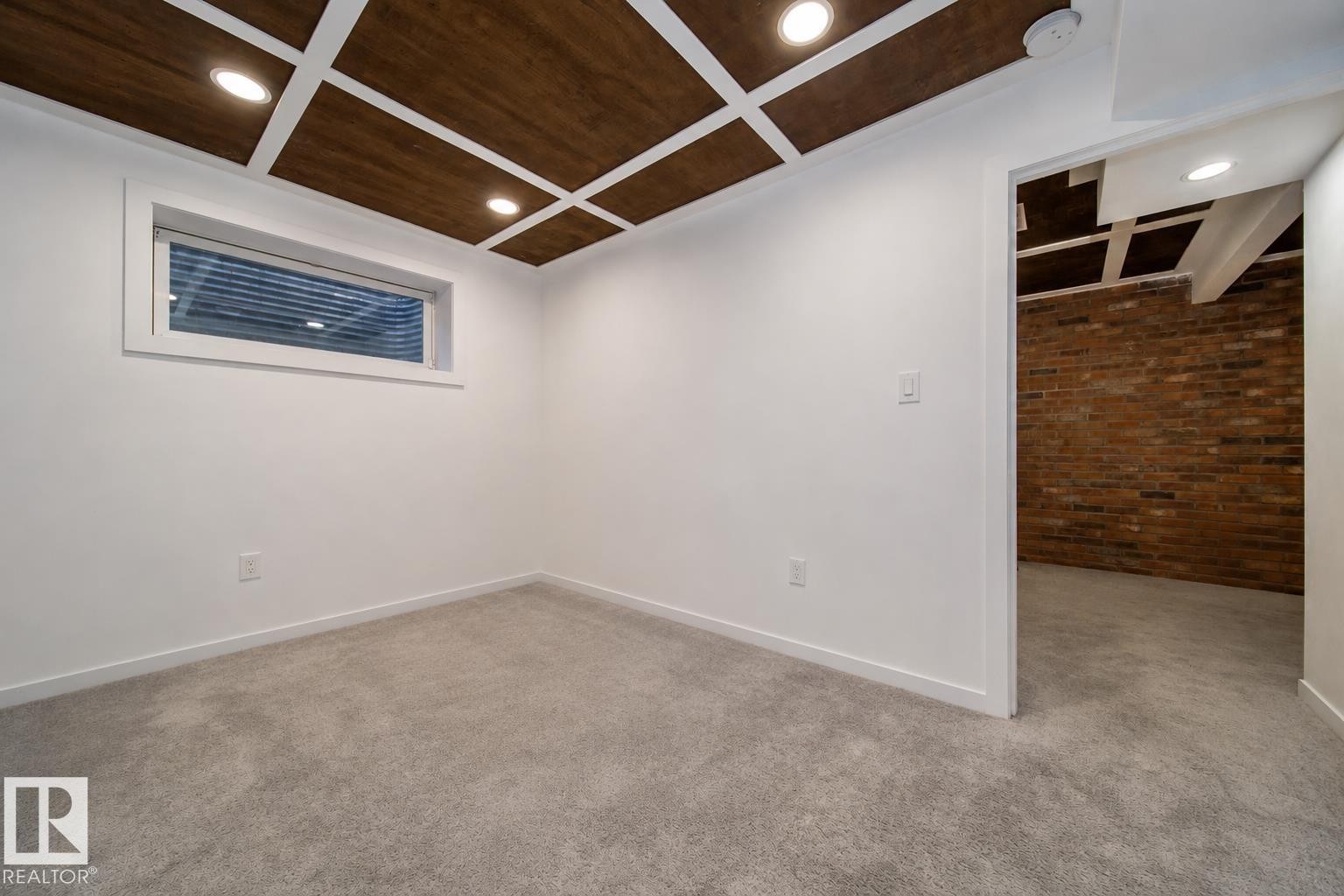 8916 217 Street Nw, Edmonton, AB - Indoor Photo Showing Other Room