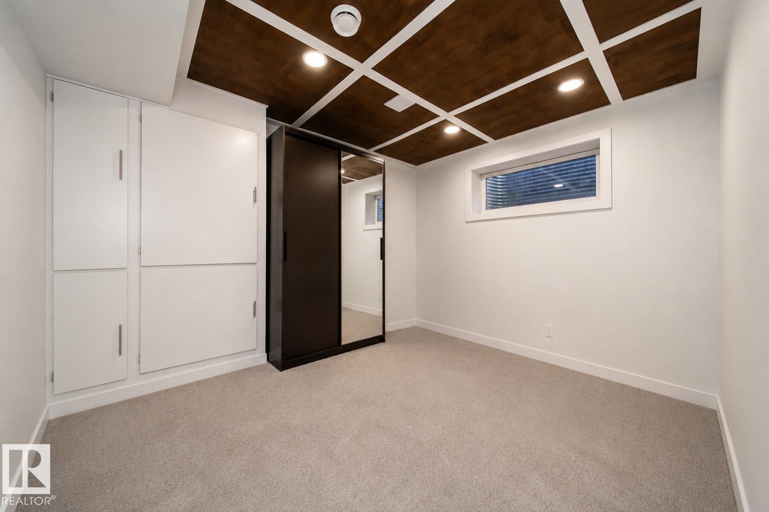 8916 217 Street Nw, Edmonton, AB - Indoor Photo Showing Other Room